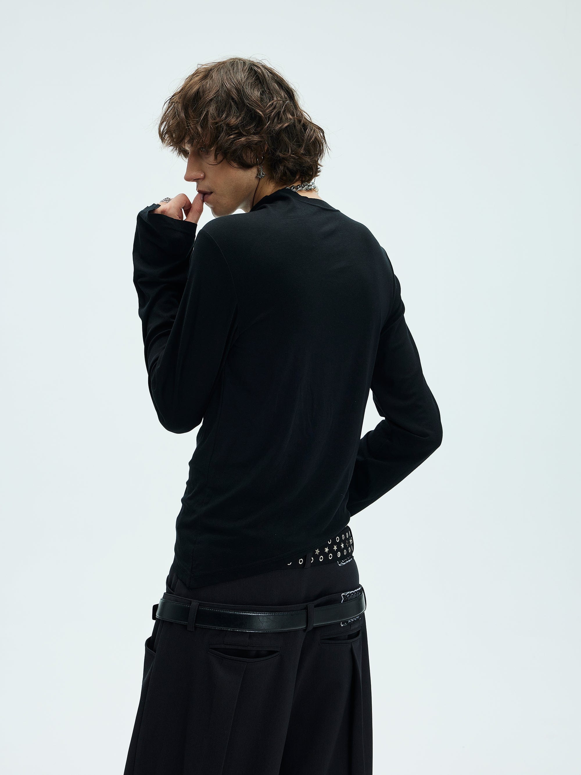 WHISTLEHUNTER Asymmetric Slim Long-Sleeve T-Shirt