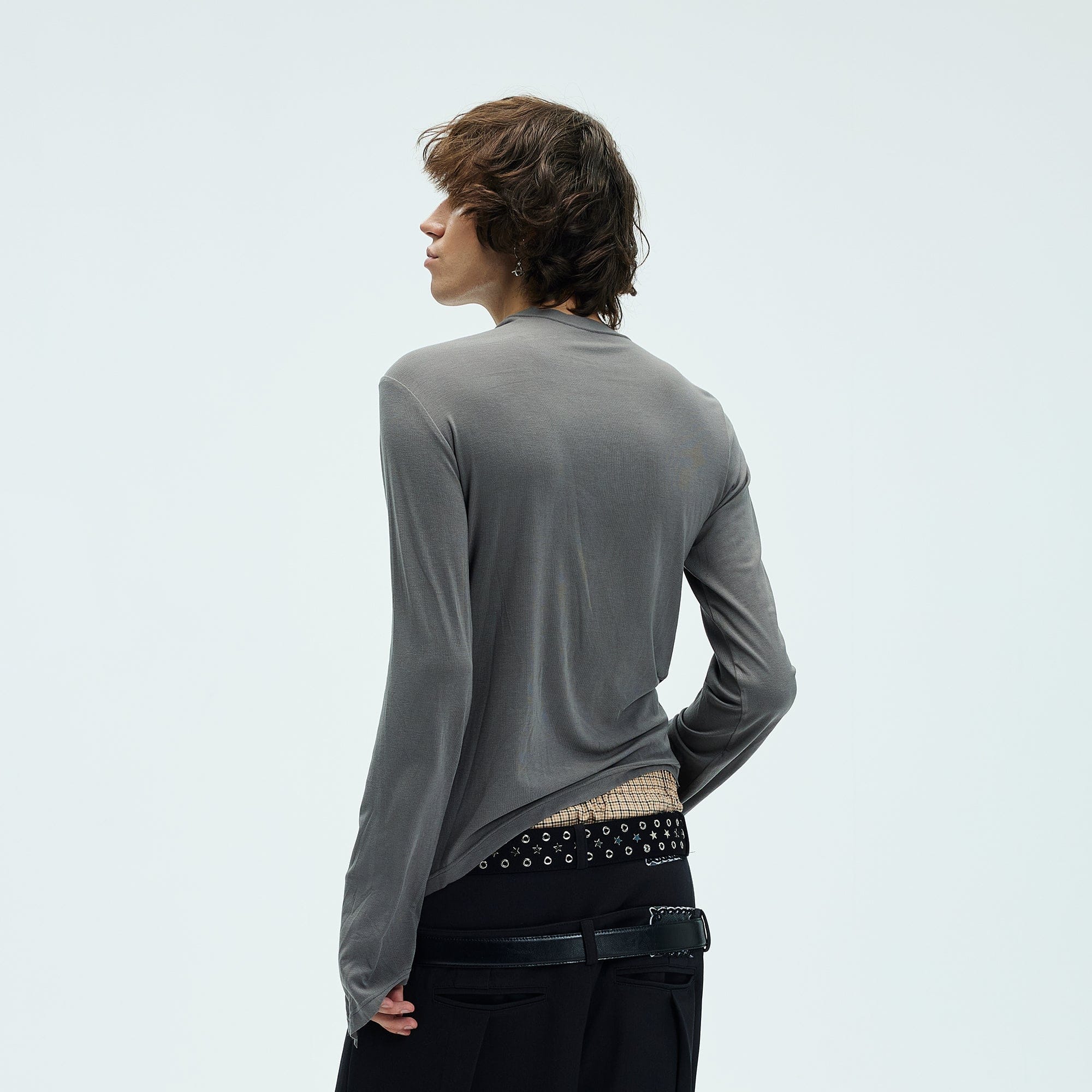 WHISTLEHUNTER Asymmetric Slim Long-Sleeve T-Shirt