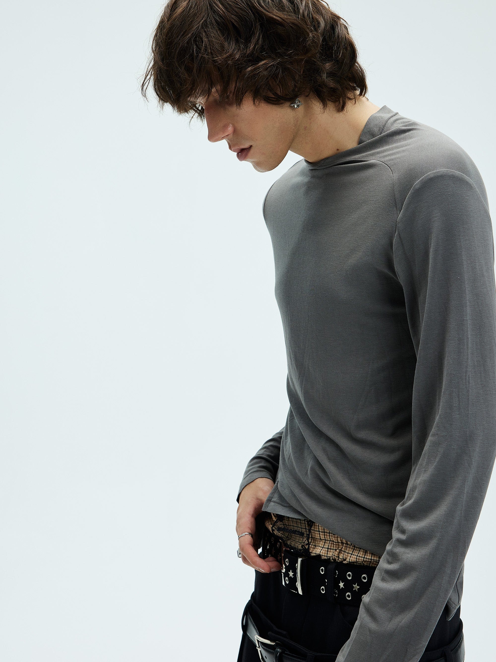 WHISTLEHUNTER Asymmetric Slim Long-Sleeve T-Shirt