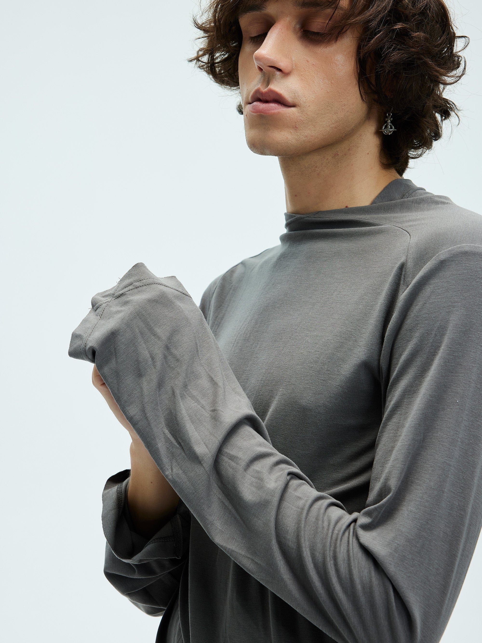 WHISTLEHUNTER Asymmetric Slim Long-Sleeve T-Shirt