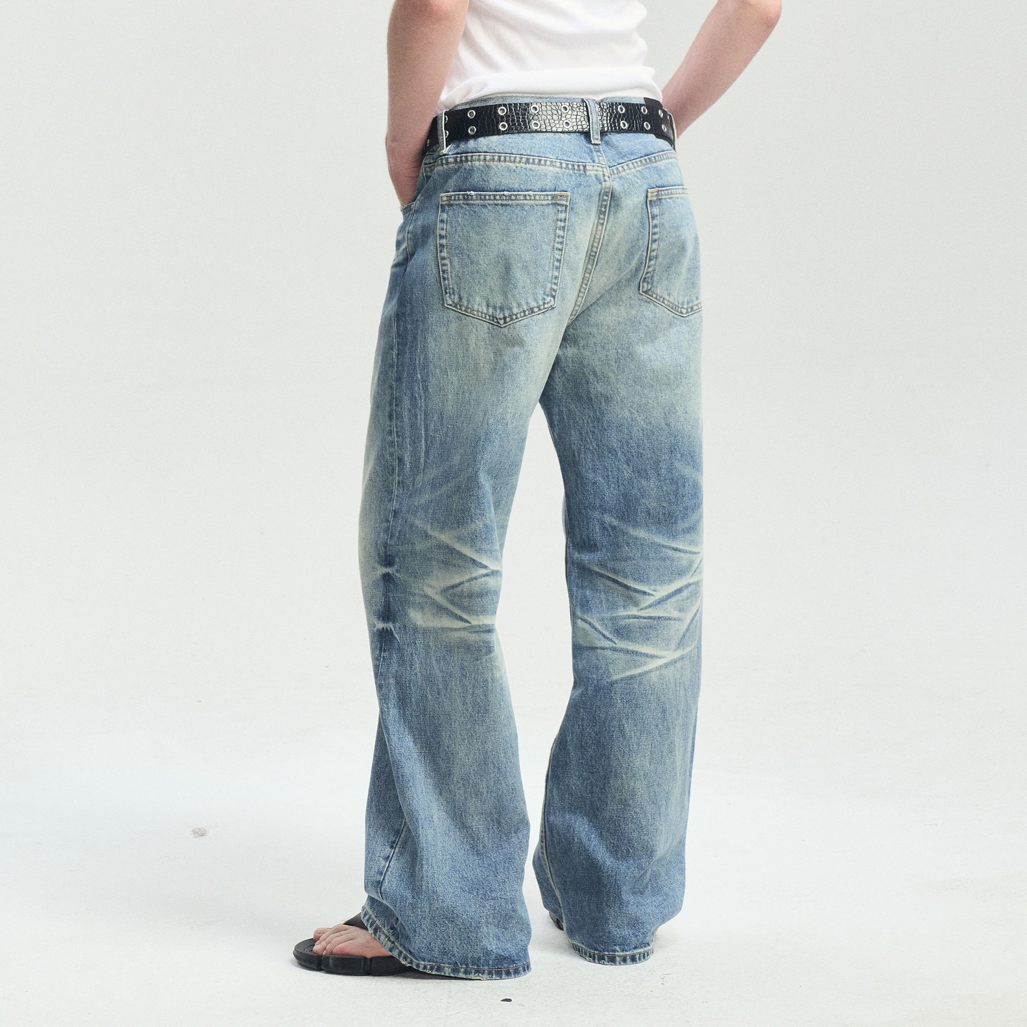 LEONSENSE Whiskering Washed Straight-Leg Jeans