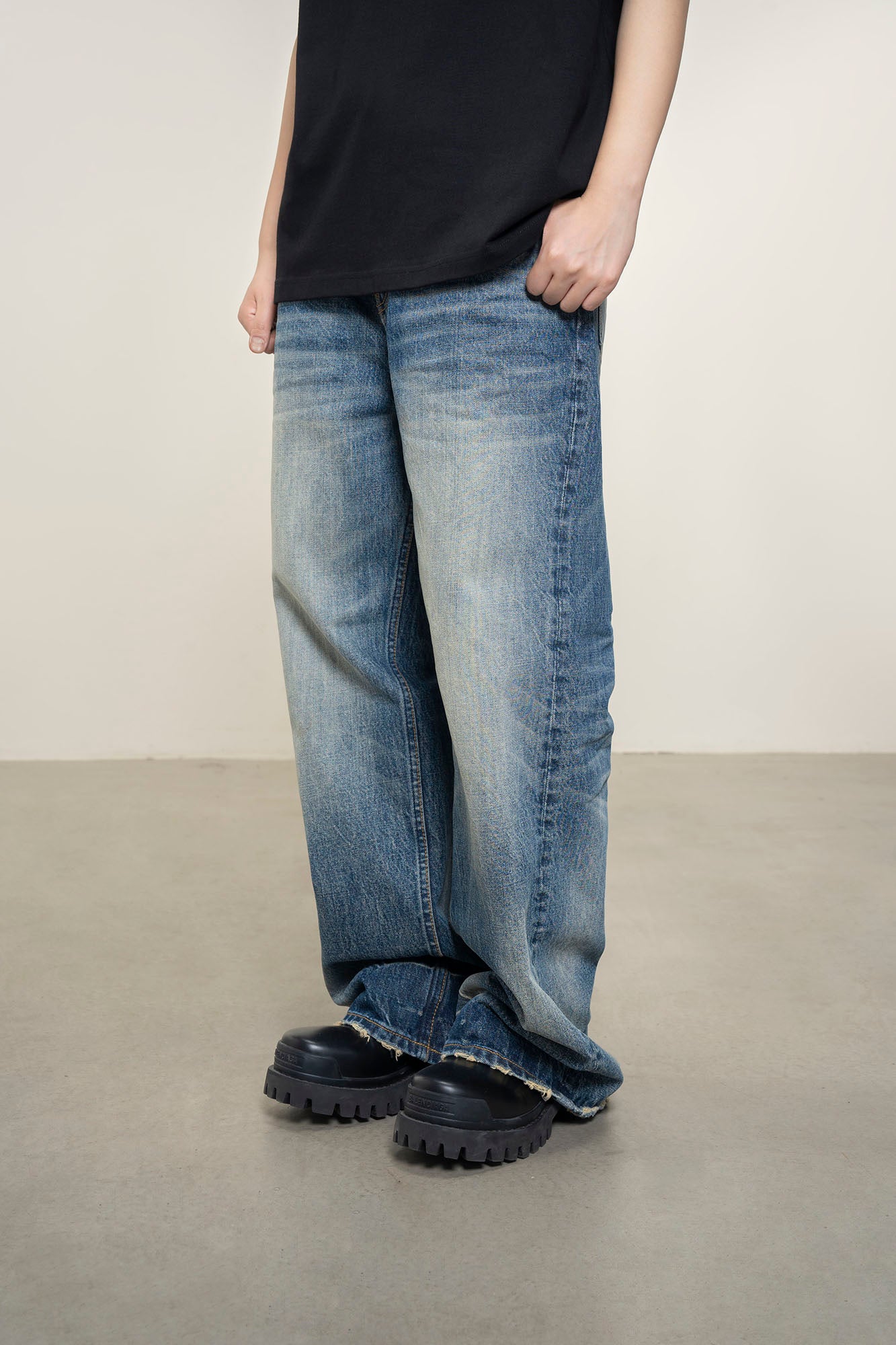 MAKEMORE Retro Washed Frayed Edge Jeans
