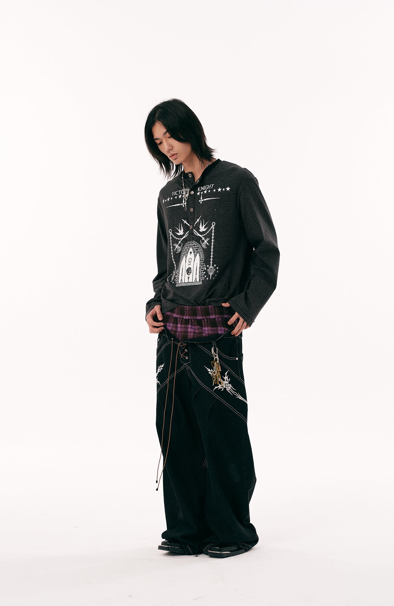 PASET Button Cuff Gothic Graphic Long-Sleeve Tee