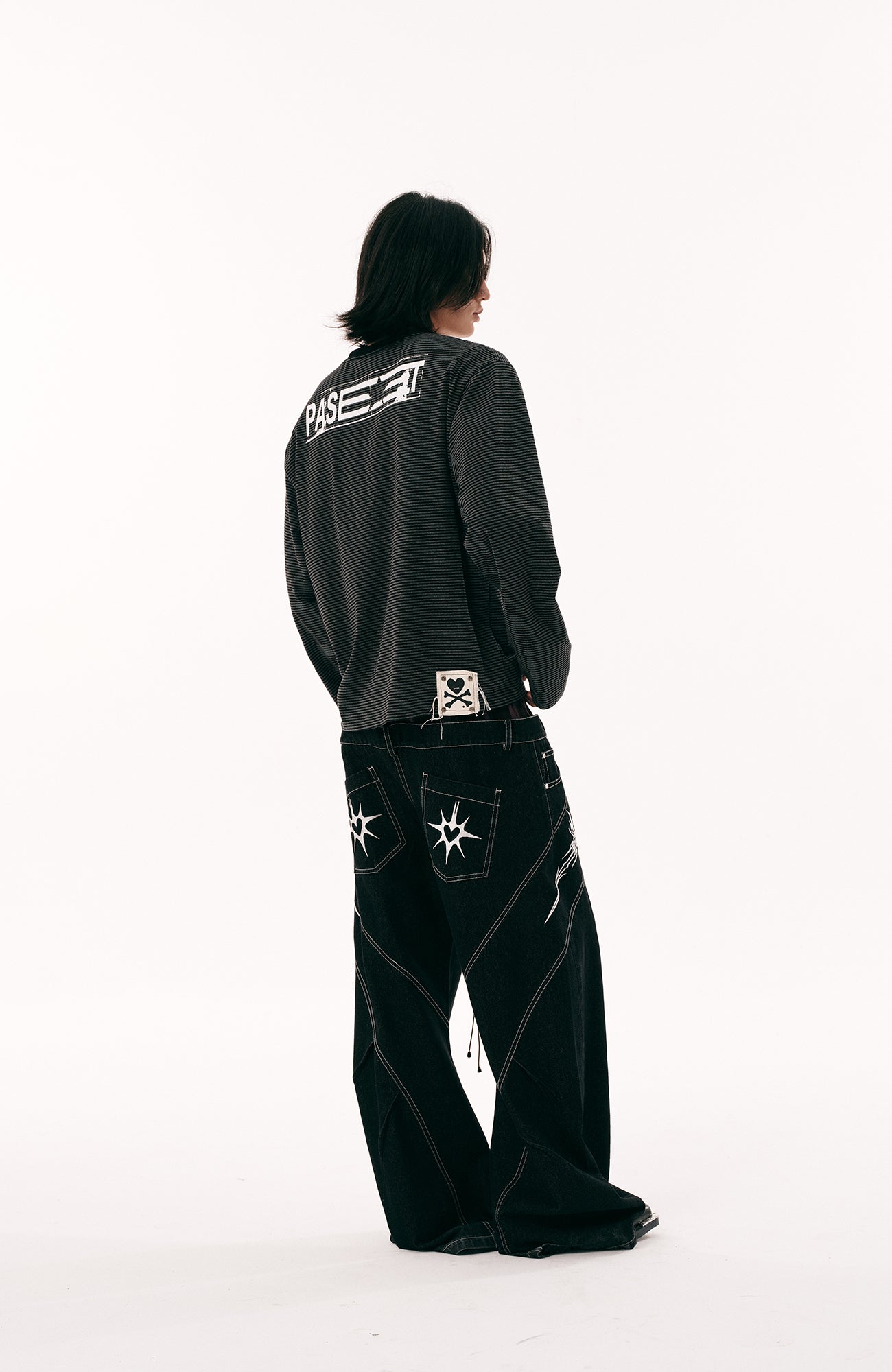 PASET Button Cuff Gothic Graphic Long-Sleeve Tee