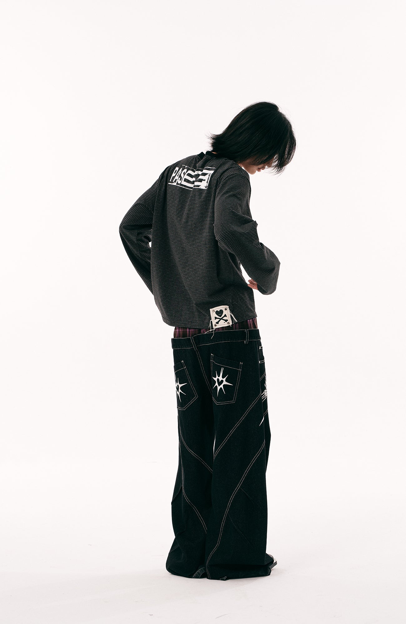 PASET Button Cuff Gothic Graphic Long-Sleeve Tee