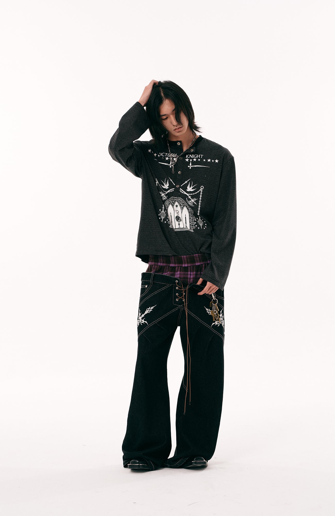 PASET Button Cuff Gothic Graphic Long-Sleeve Tee