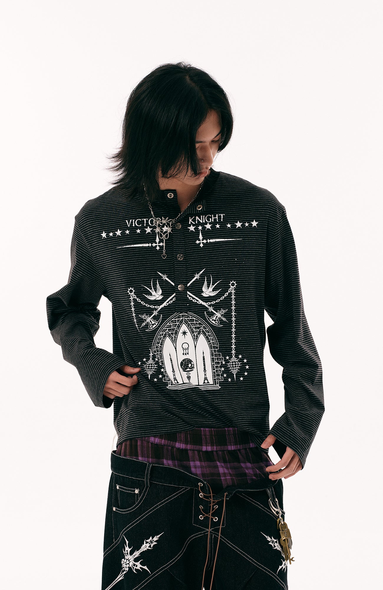 PASET Button Cuff Gothic Graphic Long-Sleeve Tee