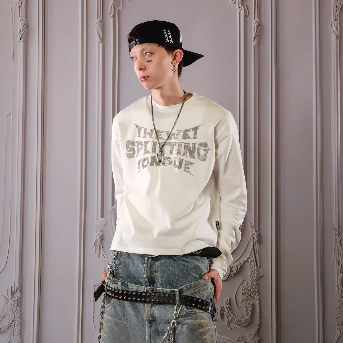 THEWET Classic Graphic Long-Sleeve Tee