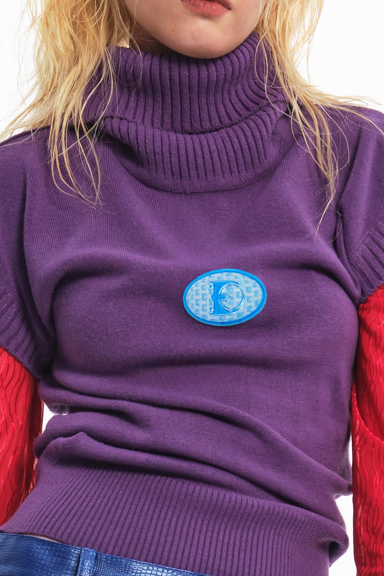 EMBRYO Layered Turtleneck LOGO Sweater