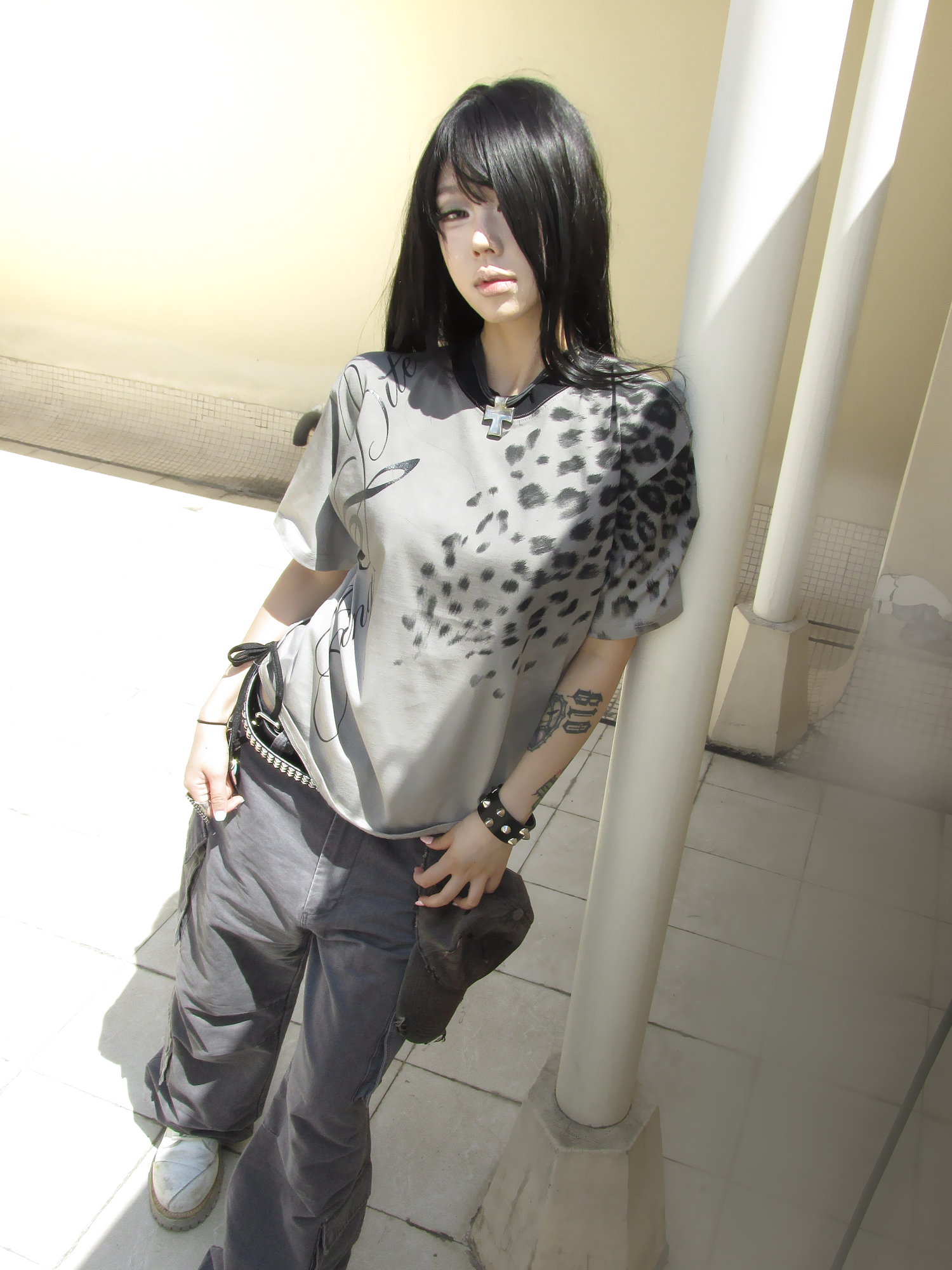 ESAIAS Washed Leopard Graphic T-Shirt