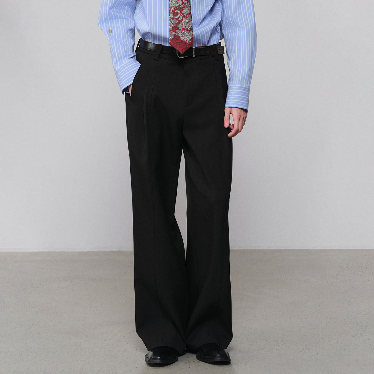 FACEONLAB Classic Pleated Straight-Leg Pants Black