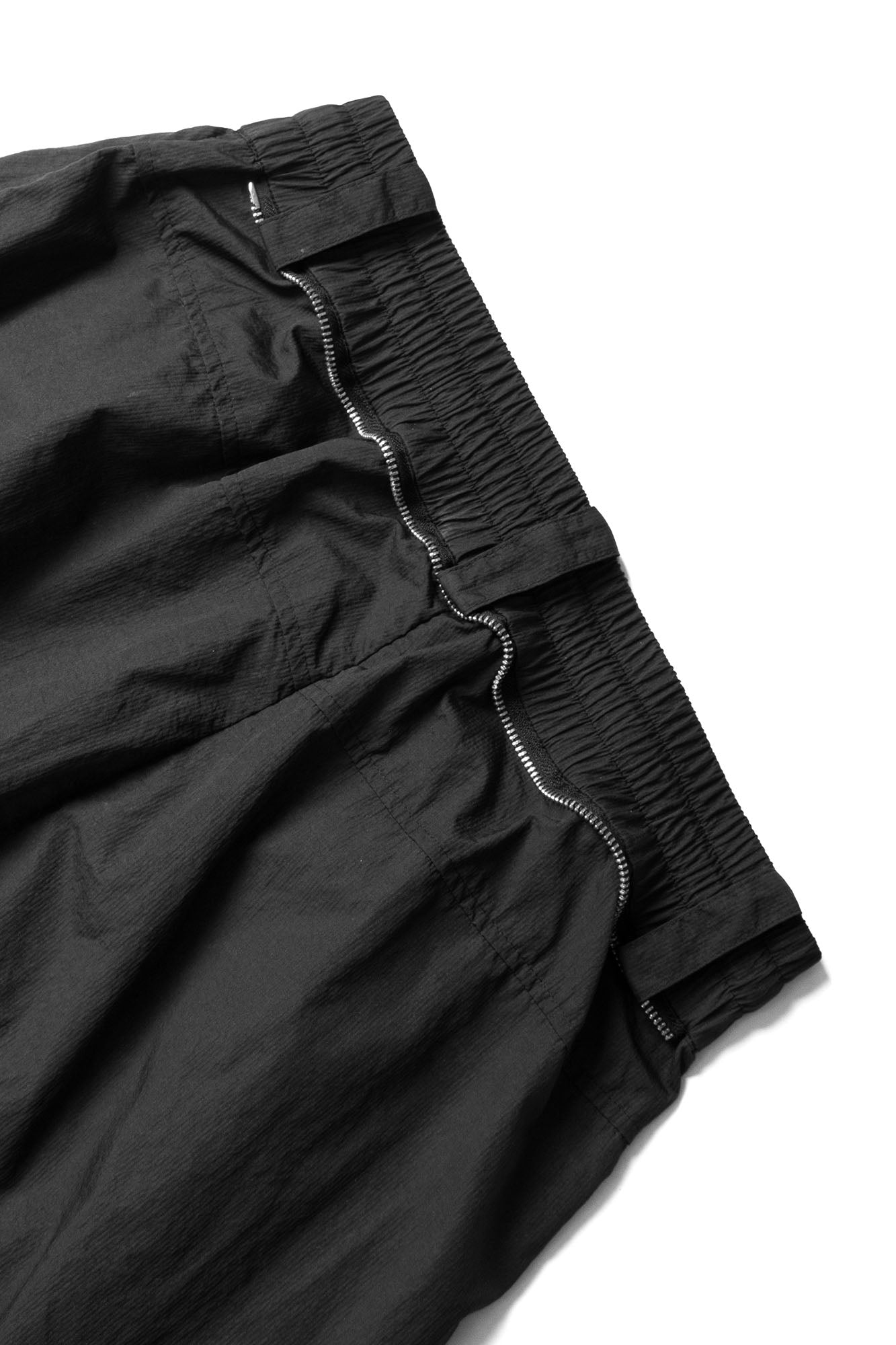 RELABEL Multi-Pocket Panel Crinkled Cargo Pants Black