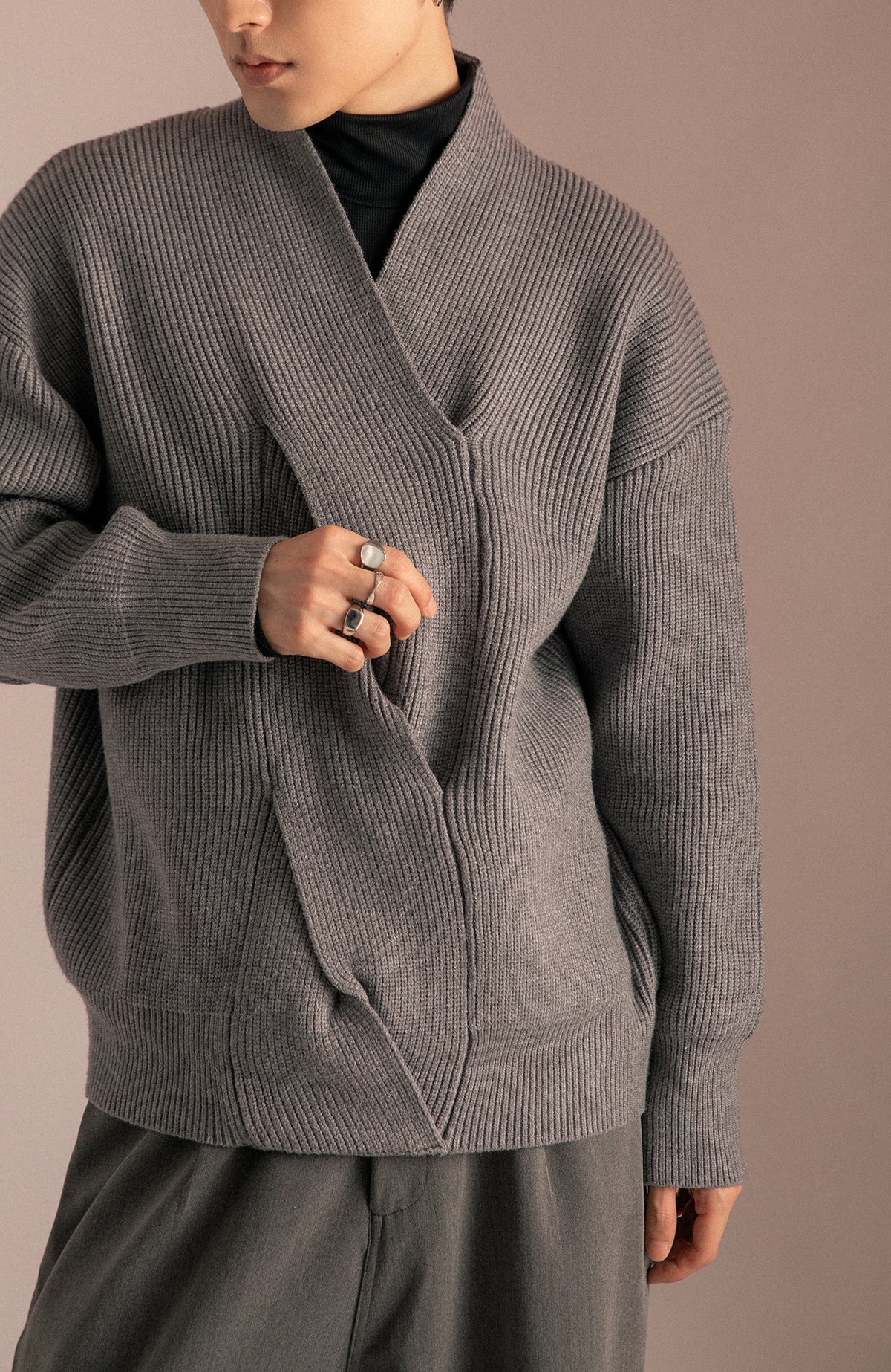 SAMMOKONPA Oversized V-Neck Sweater