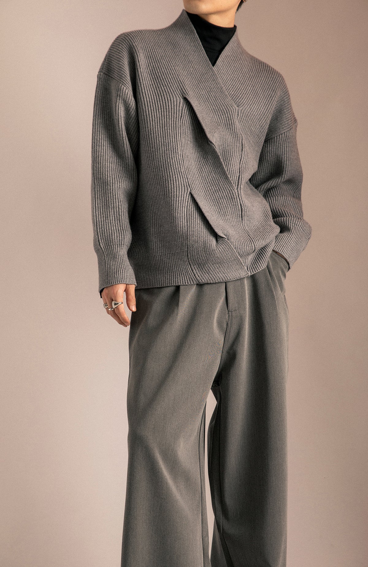 SAMMOKONPA Oversized V-Neck Sweater