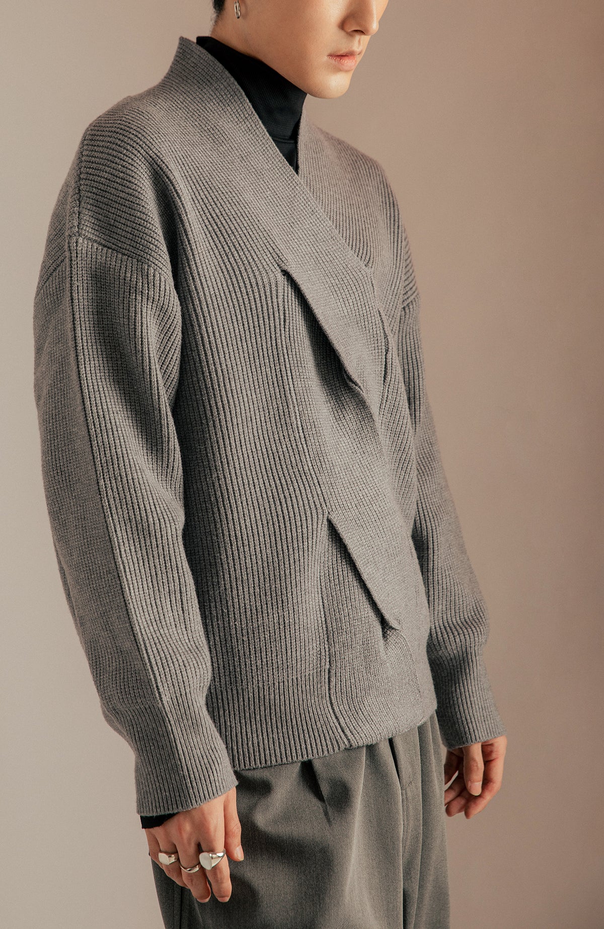 SAMMOKONPA Oversized V-Neck Sweater