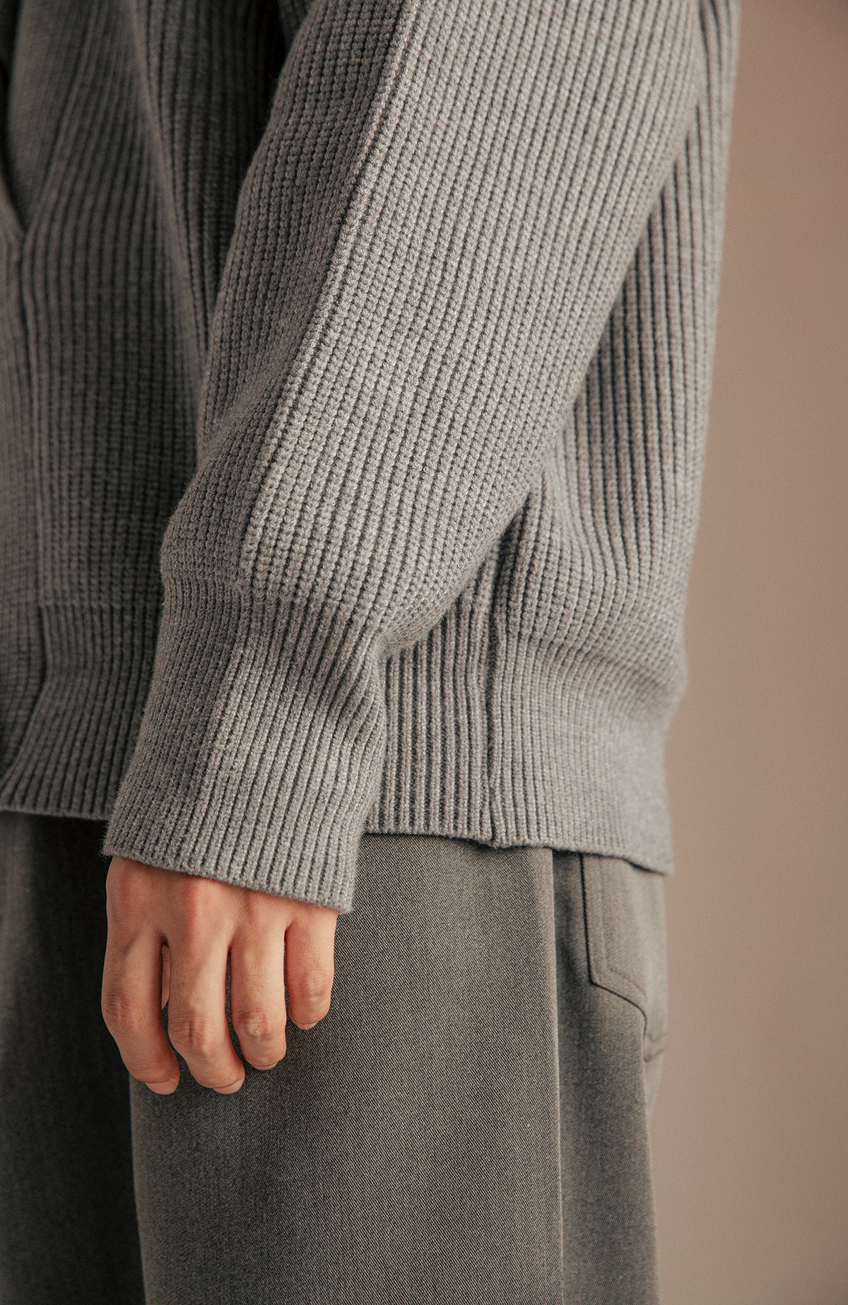 SAMMOKONPA Oversized V-Neck Sweater