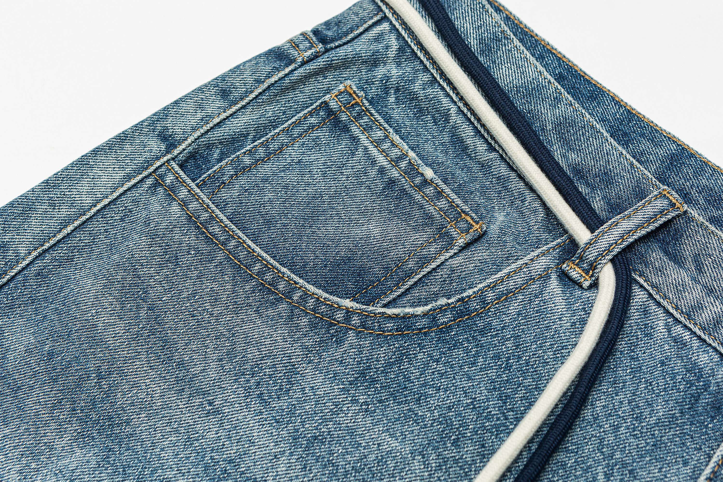 ME DA IGUAL Washed Distressed Tapered Jeans