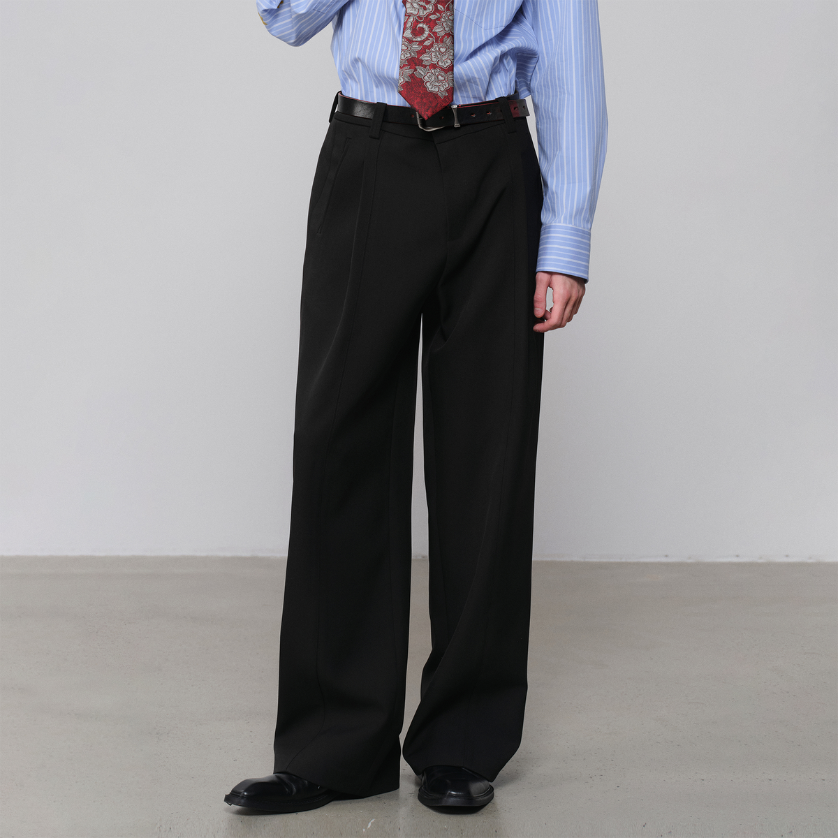 FACEONLAB Classic Pleated Straight-Leg Pants Black