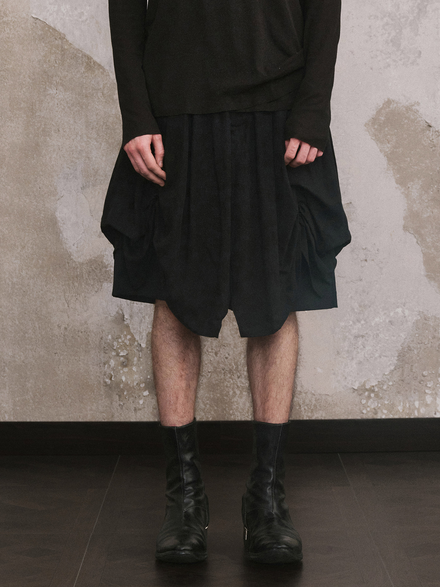 ILNya Nieternite Nifutur Paneled Pleated Drop-Crotch Shorts
