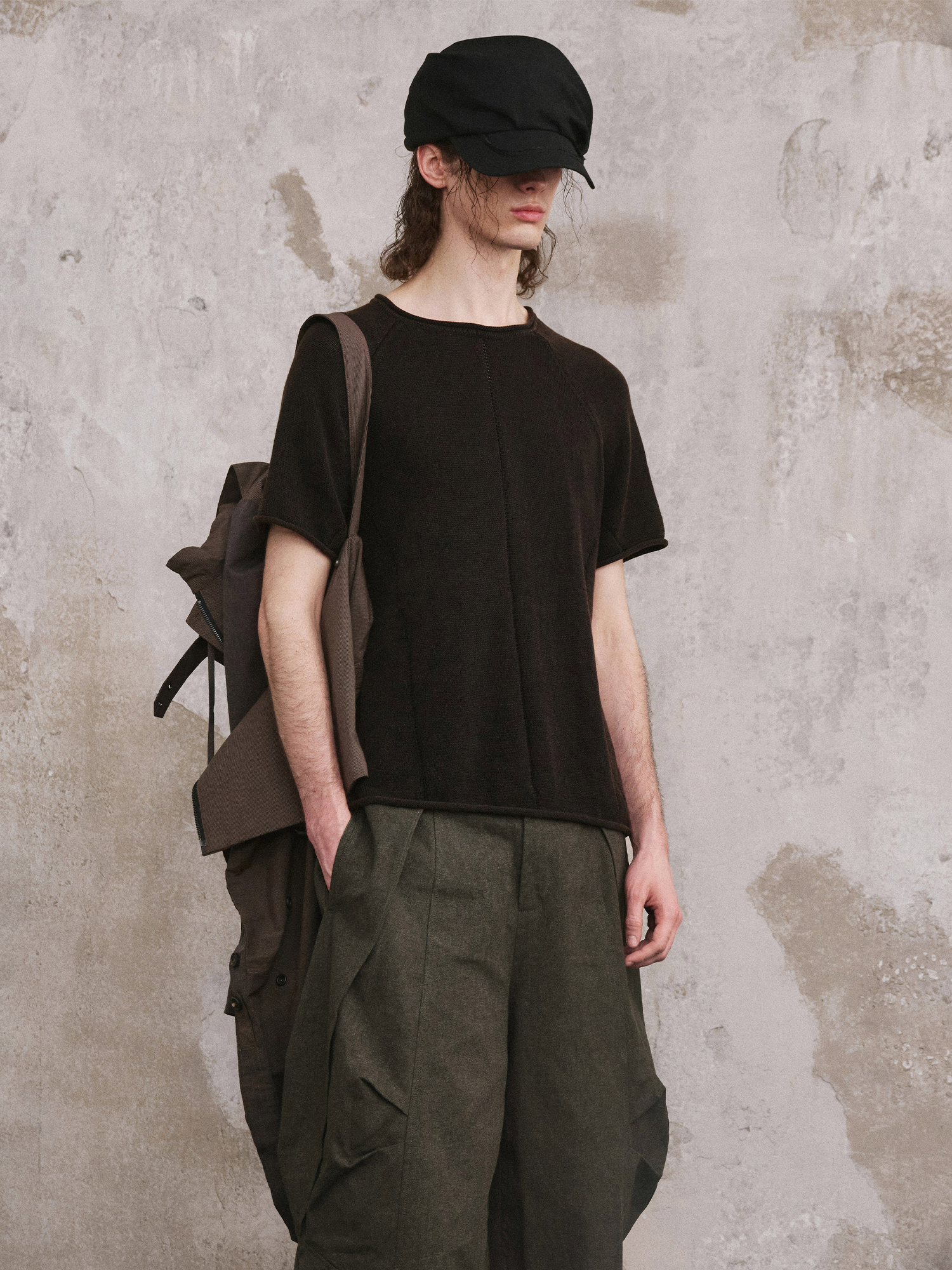 ILNya Nieternite Nifutur Crinkled Curved Cropped Pants Dark Green