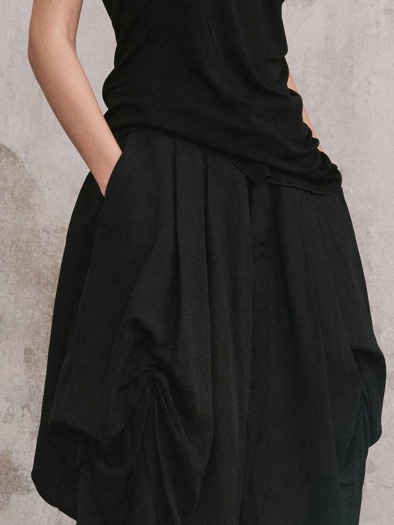 ILNya Nieternite Nifutur Paneled Pleated Drop-Crotch Shorts