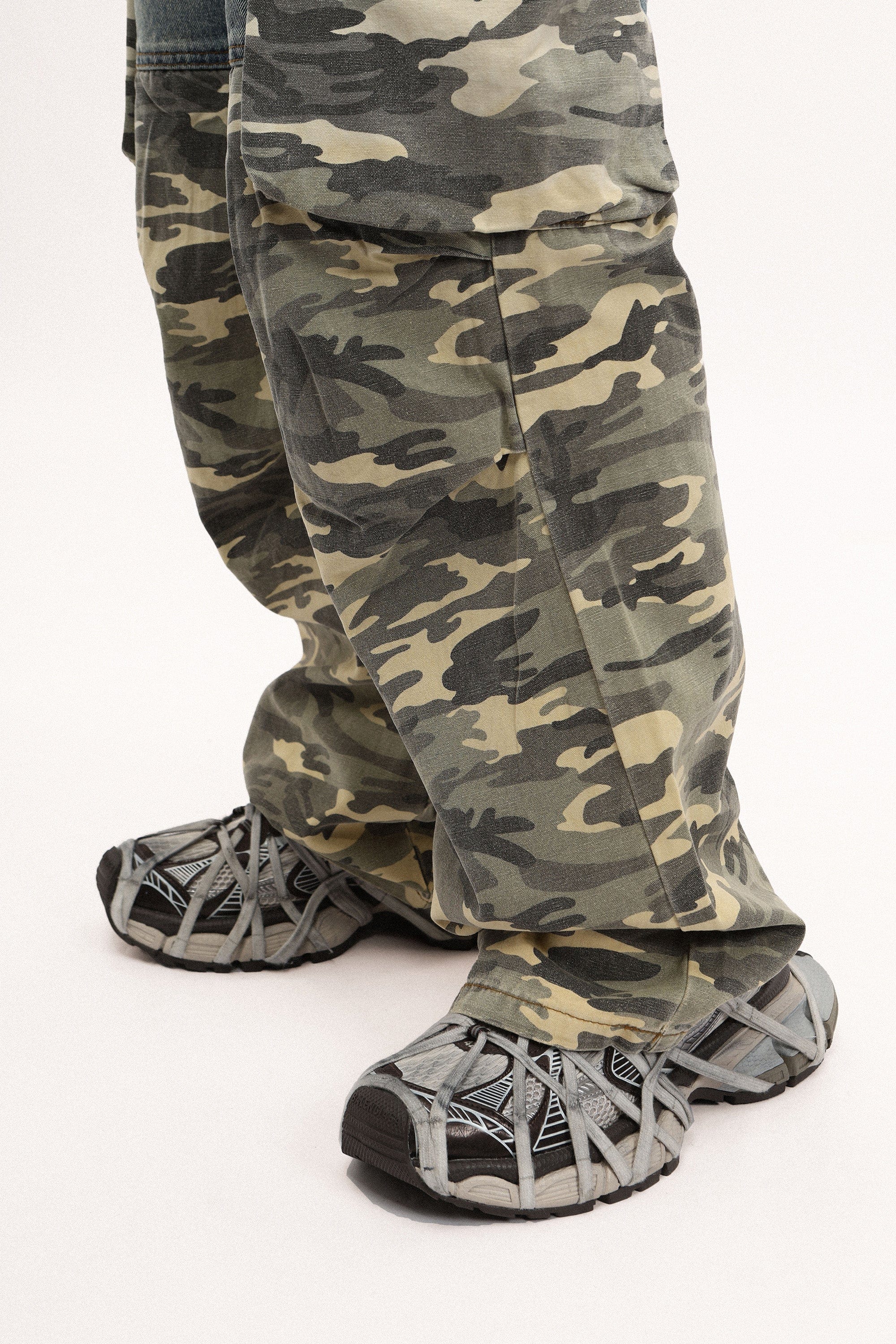 OVDY Camo Spliced Big-Pocket Jeans