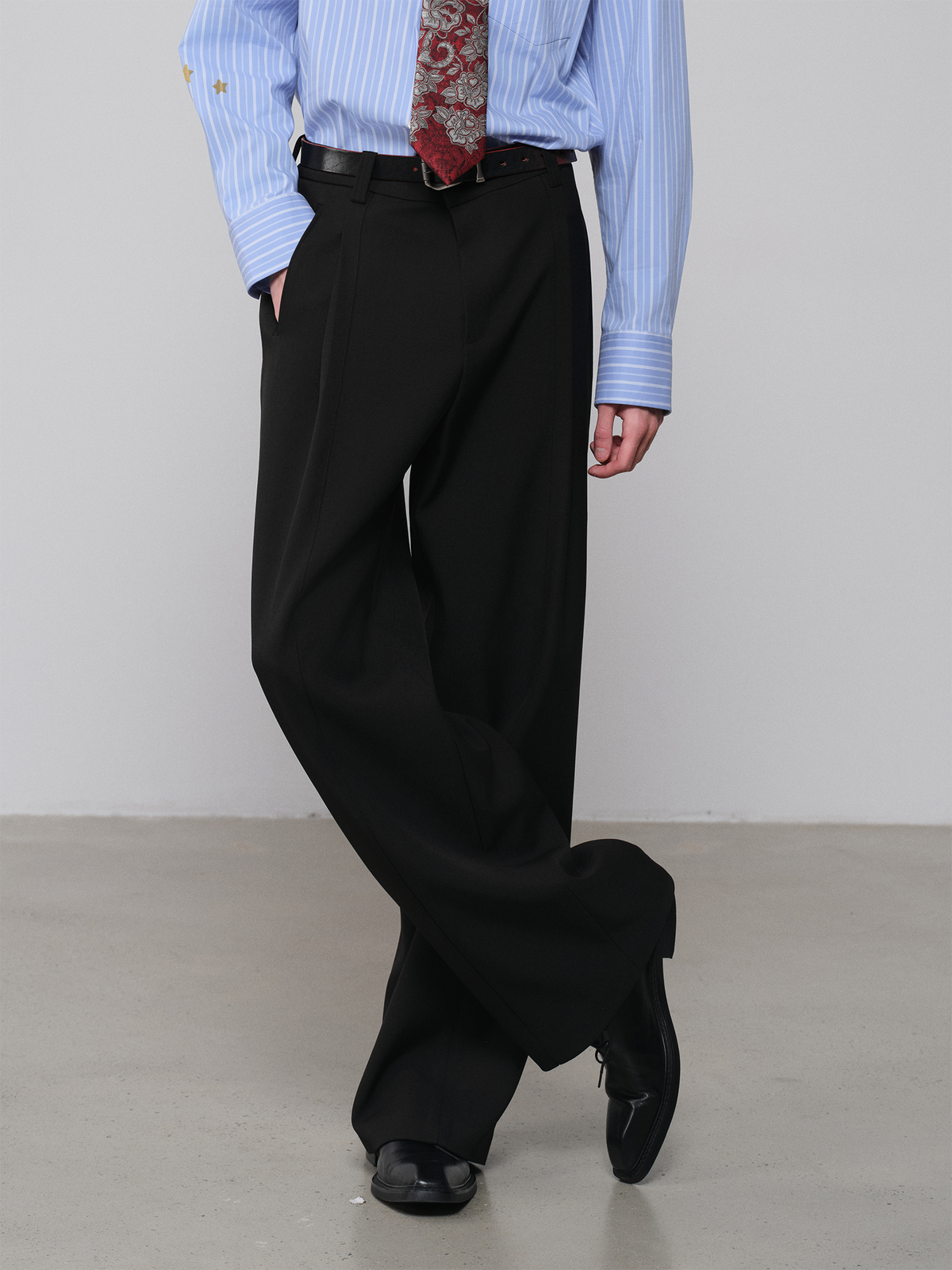 FACEONLAB Classic Pleated Straight-Leg Pants Black