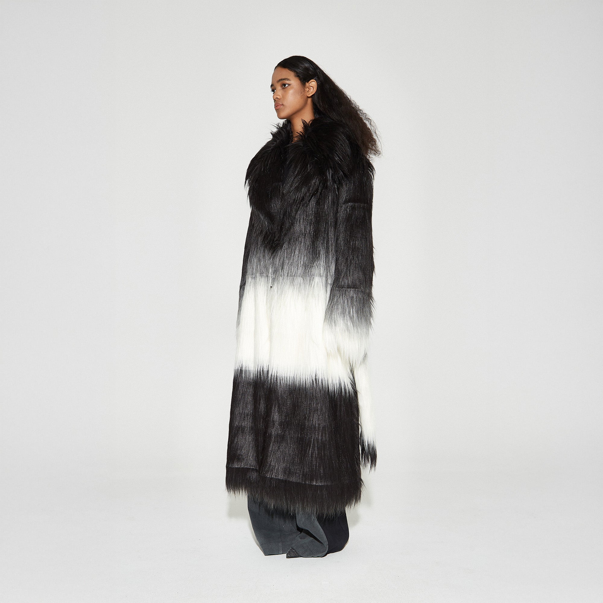 VANN VALRENCE Gradient Mane Faux Fur Maxi Coat