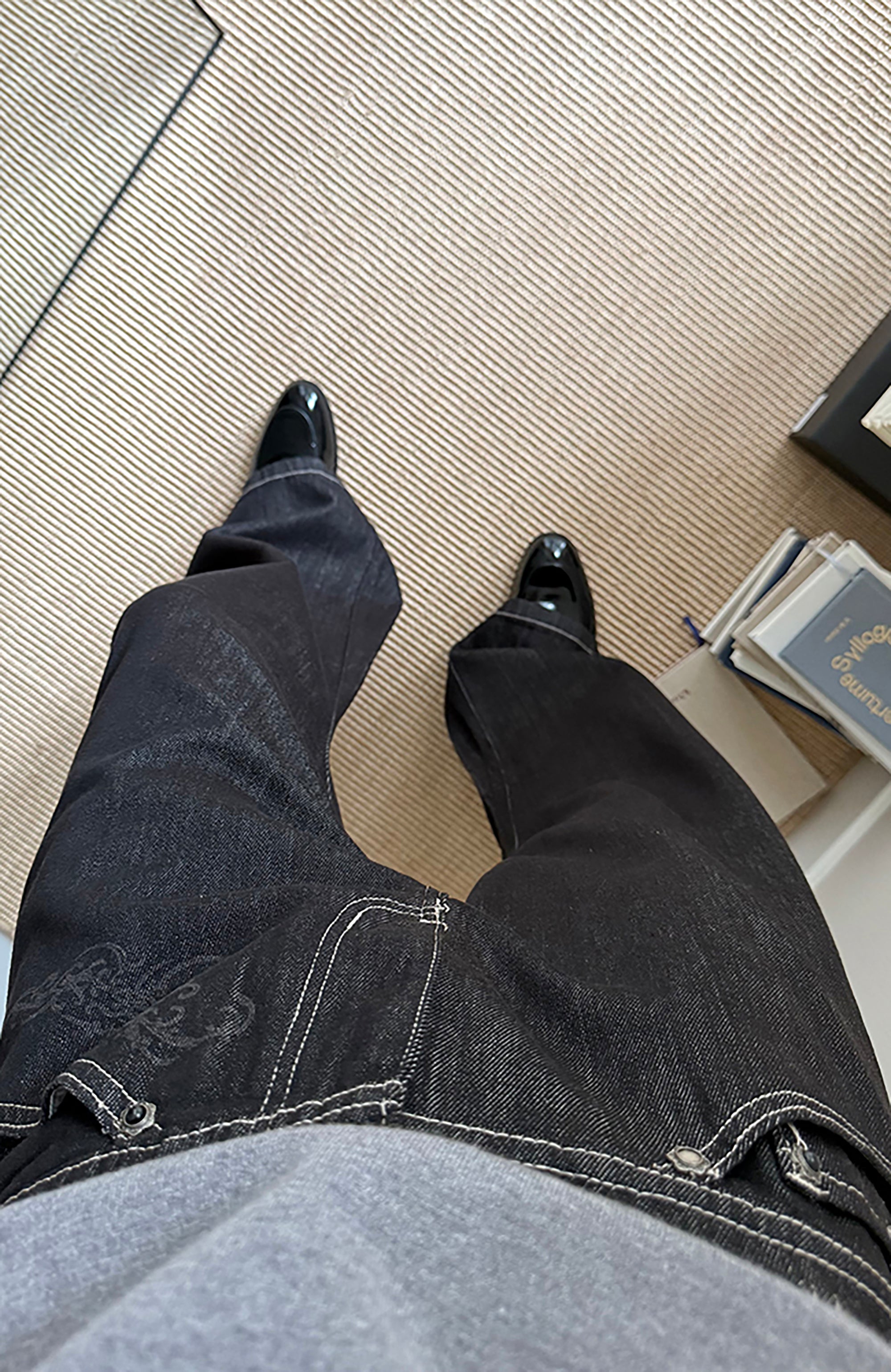 ELETEIZE Laser-Burned Curved Jeans