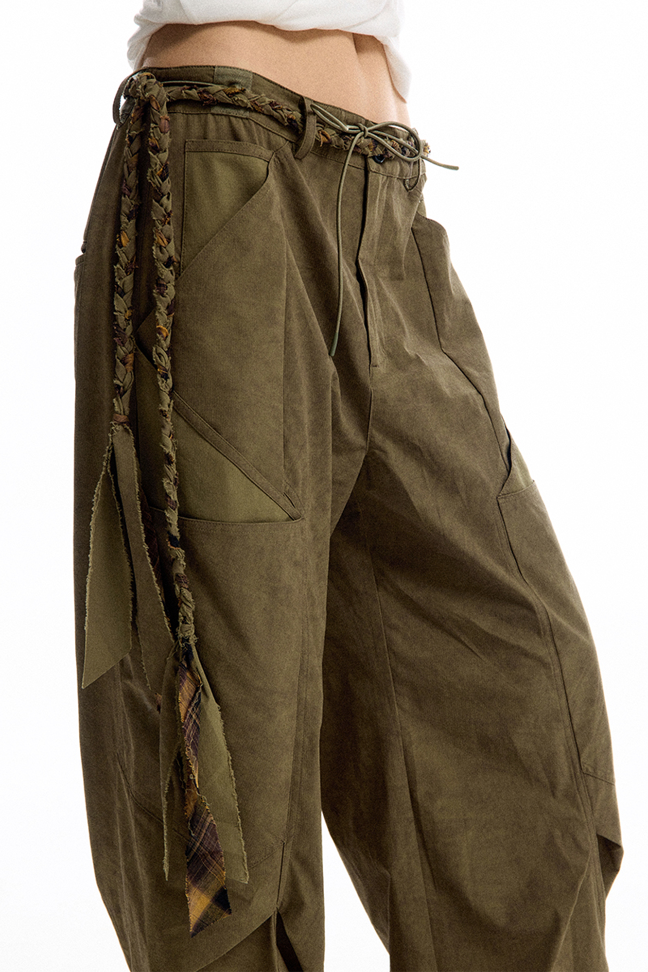 CONPCONP Pocket Pleated Curved Wide-Leg Cargo Pants
