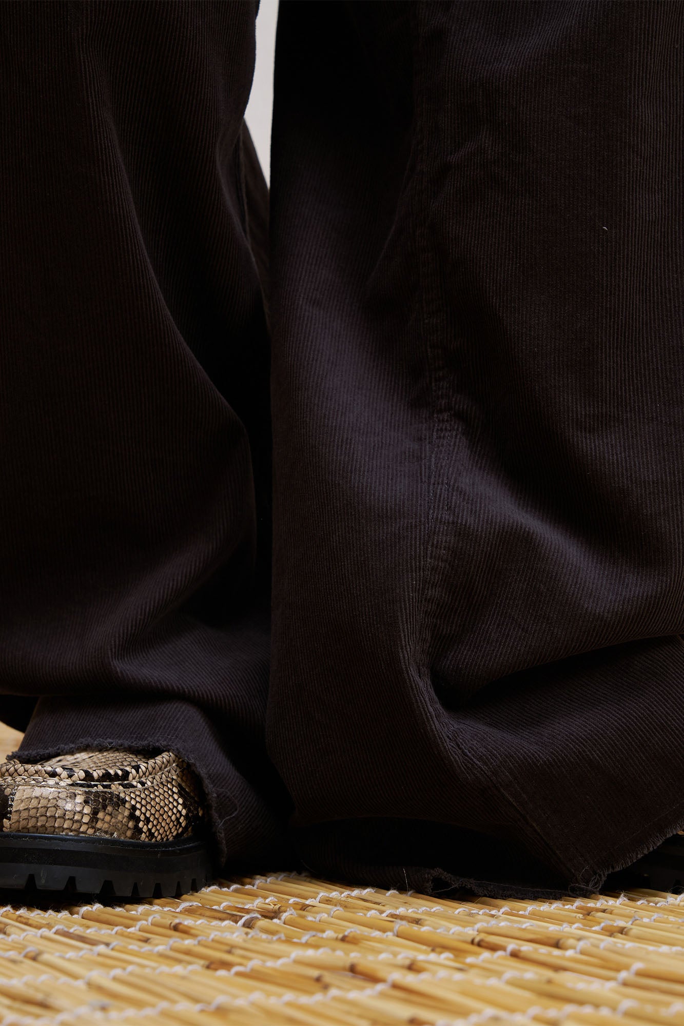 UNLIMITED MOTE Corduroy Pleated Baggy Pants