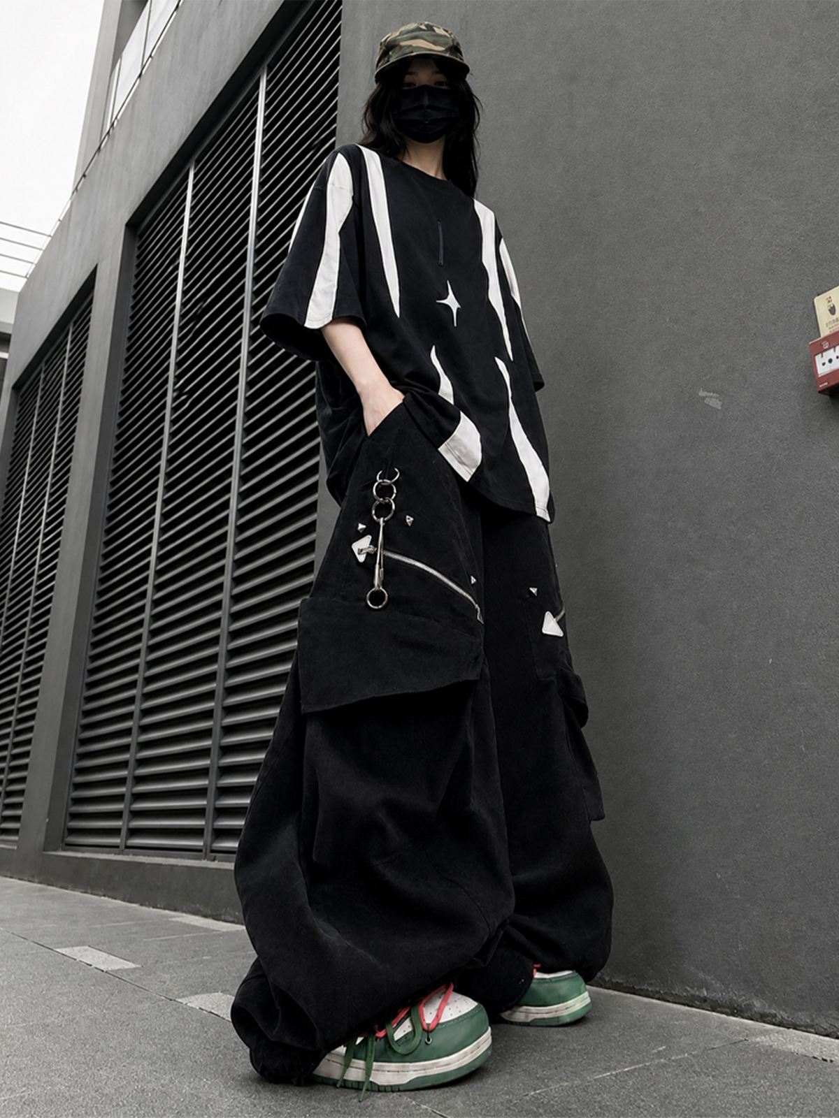 UUCSCC Retro Multi-Pocket Wide-Leg Cargo Pants