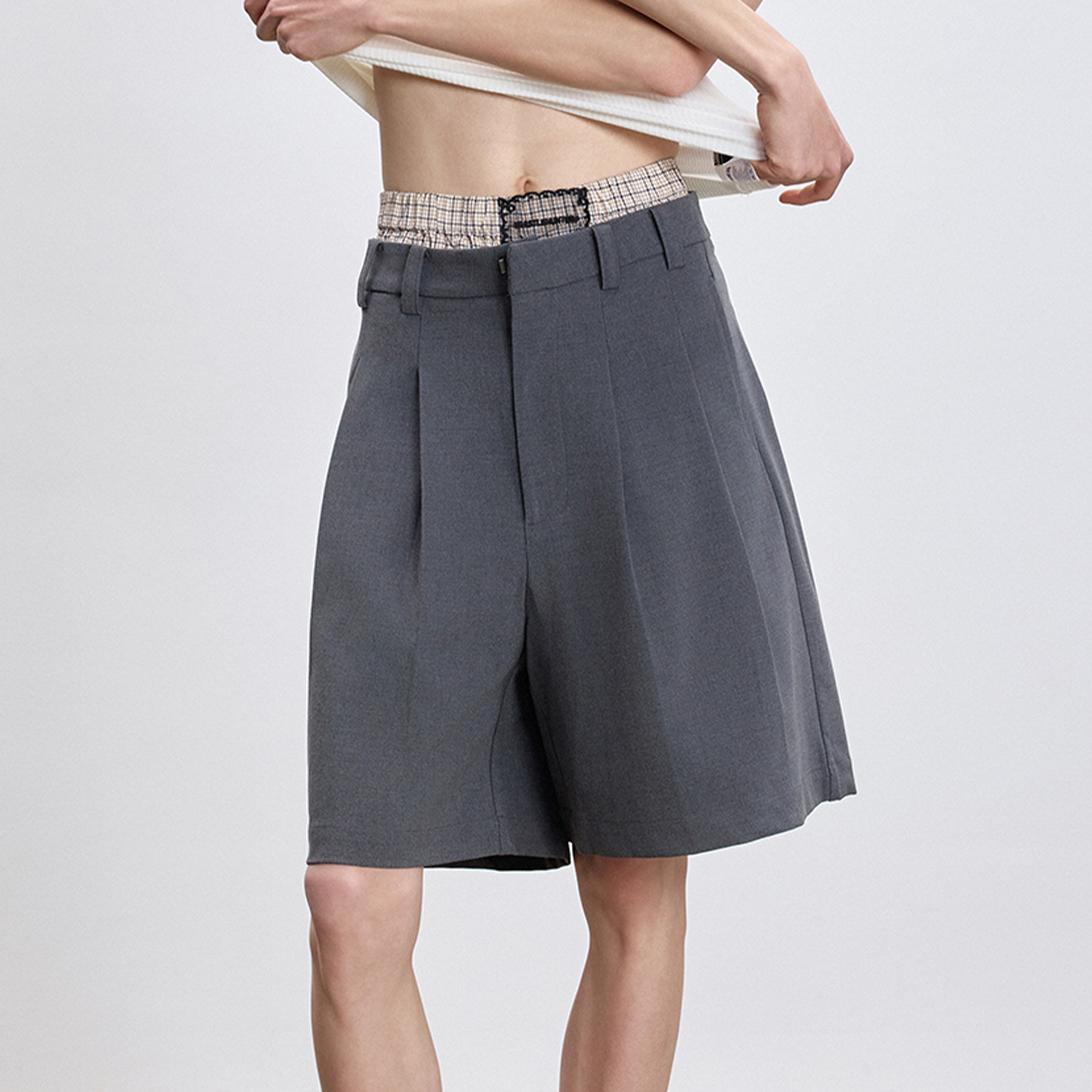 TUIMU Pleated Wide-Leg Shorts