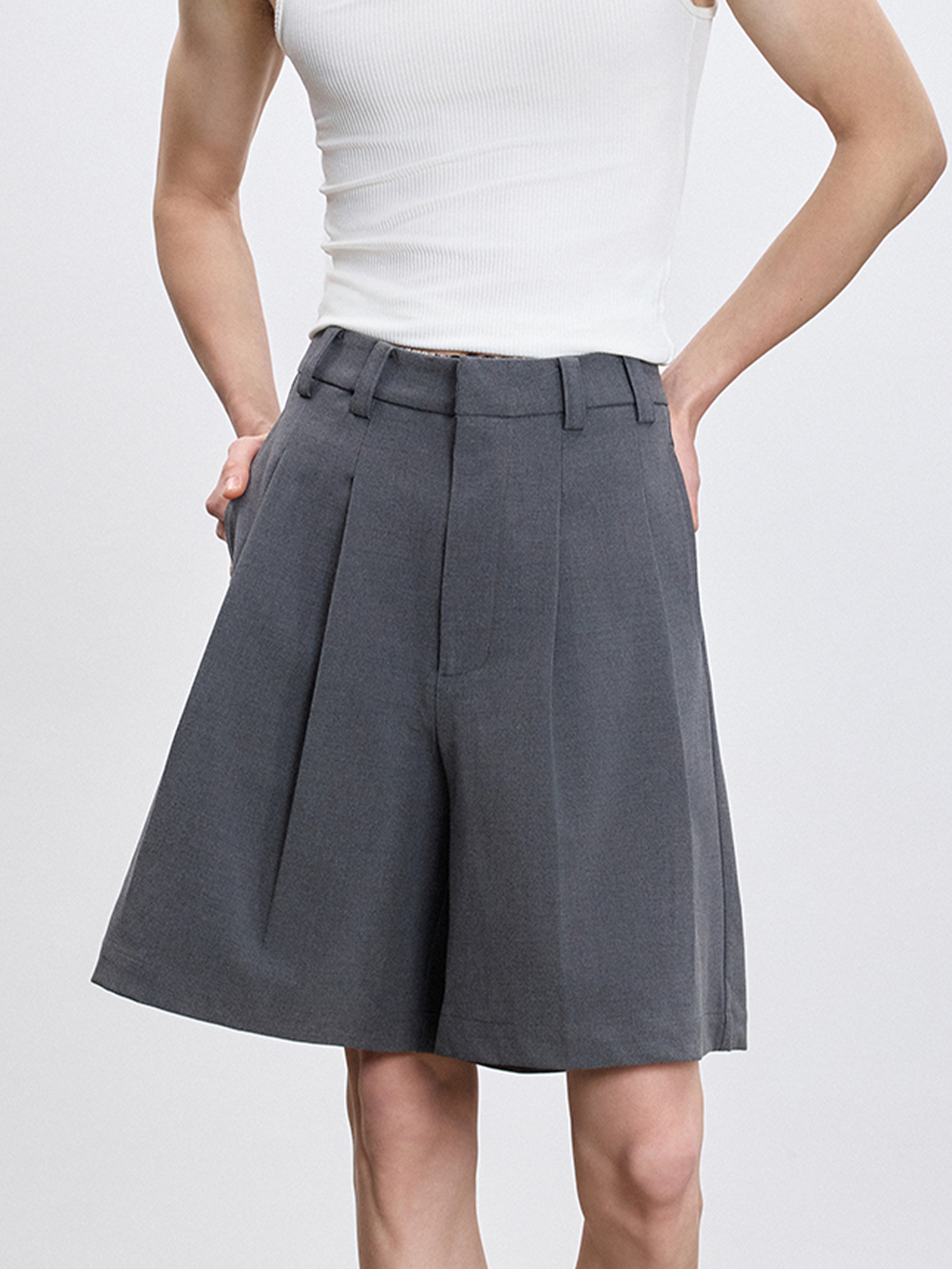 TUIMU Pleated Wide-Leg Shorts