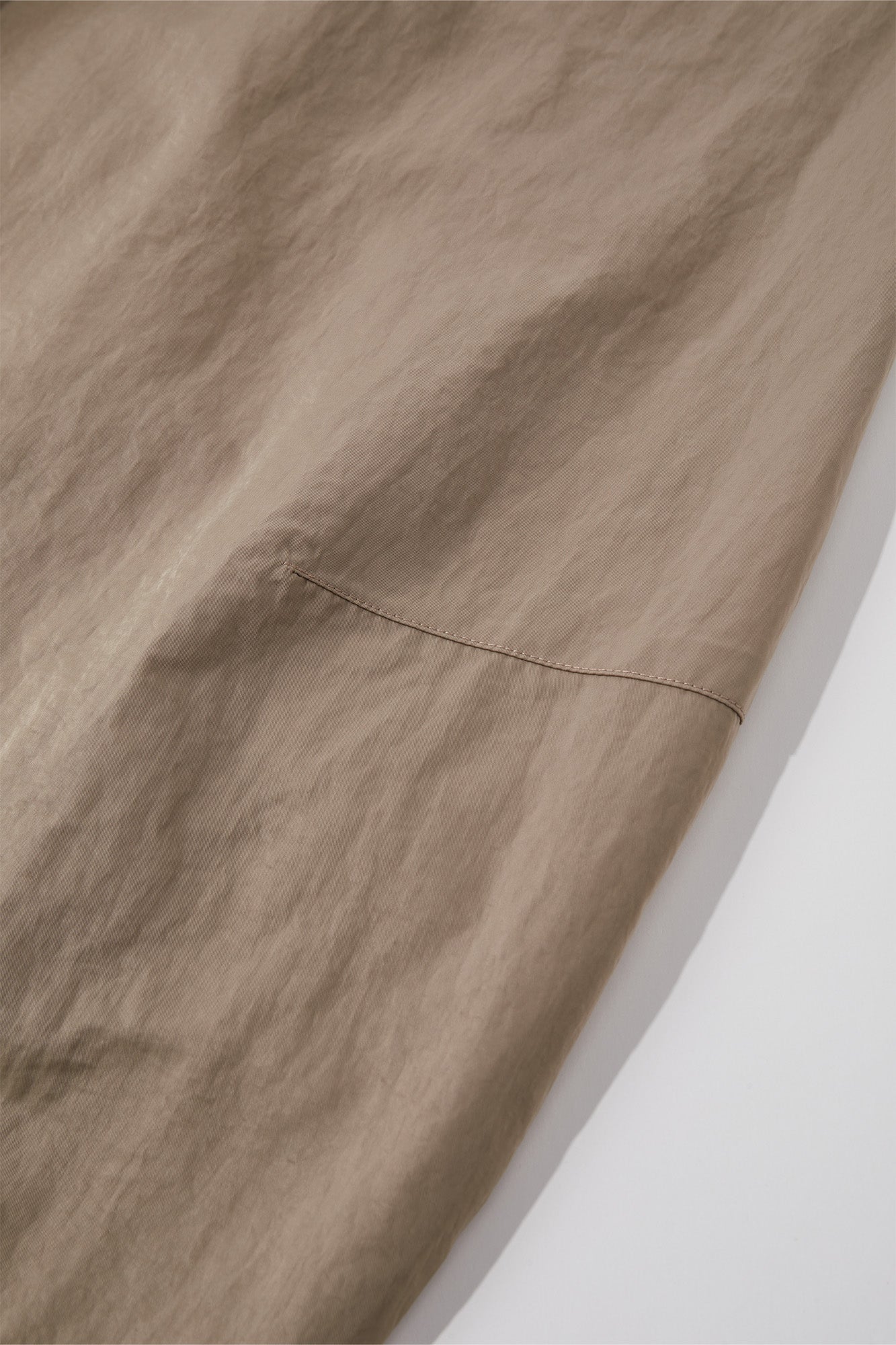 OPICLOTH Pleat Belted Curve Trousers