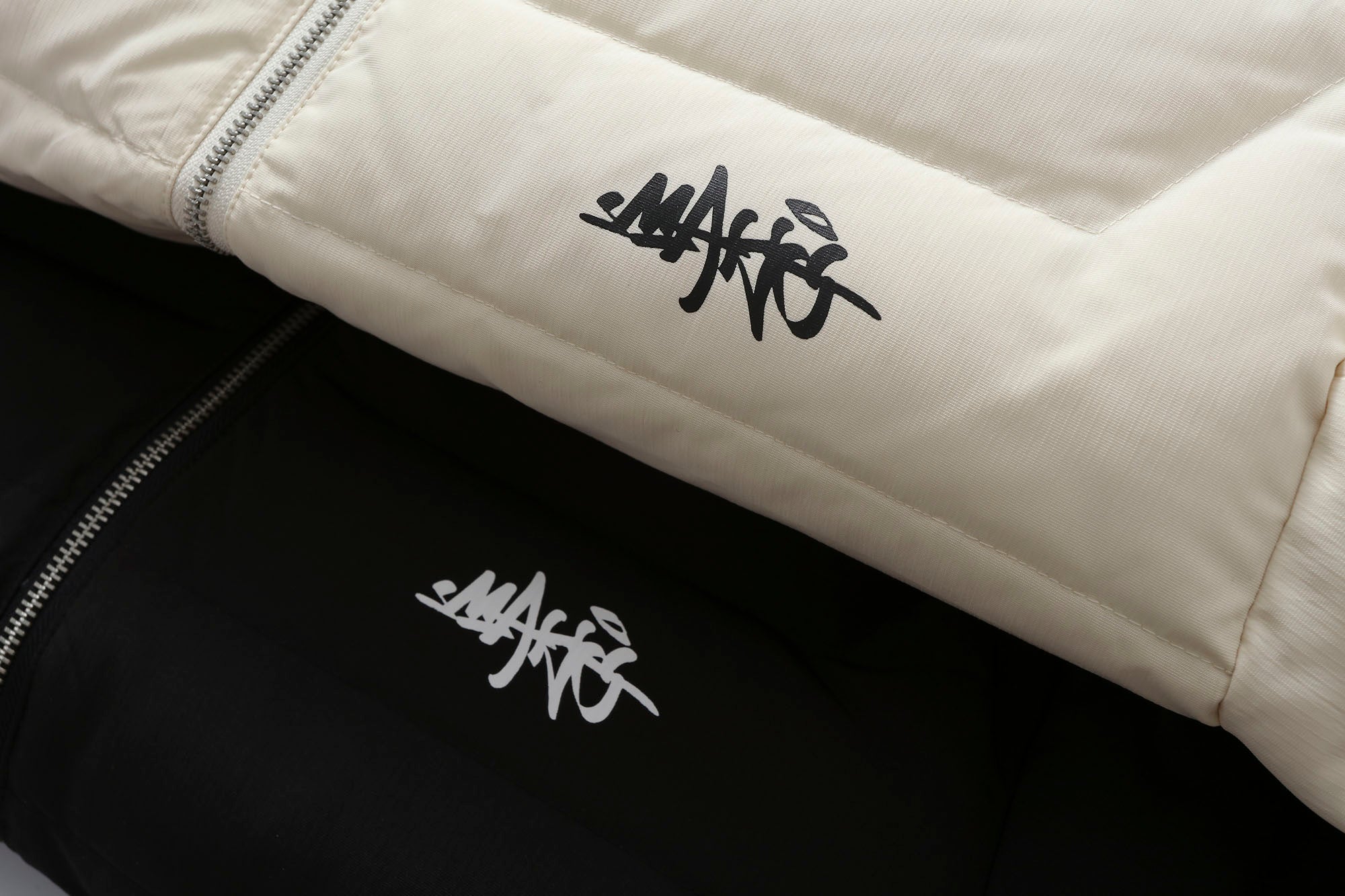 MAKEMORE LOGO Embroidered Elastic Quilted Down Jacket
