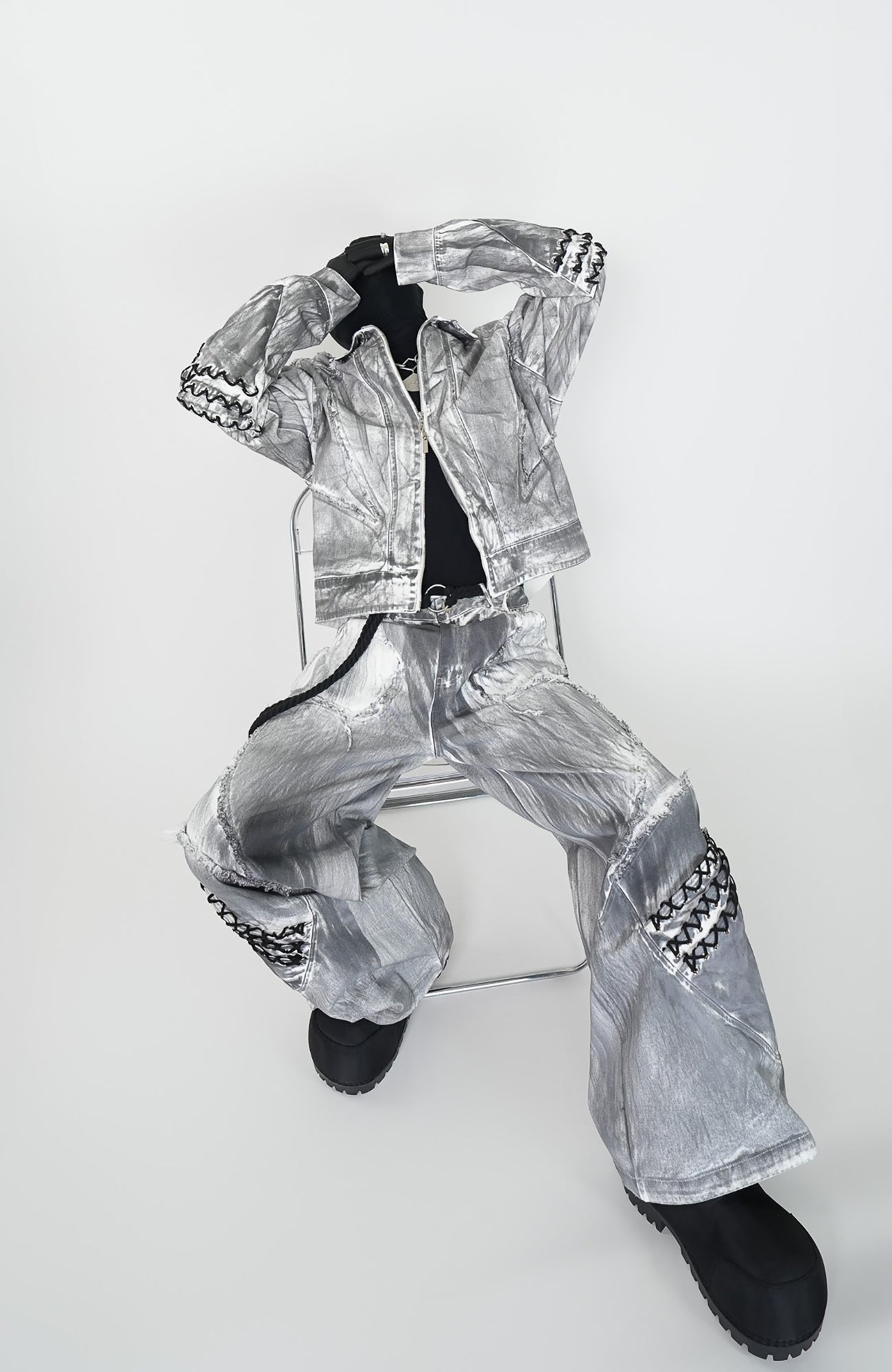 VE2 Lace-Up Panel Flared Jeans