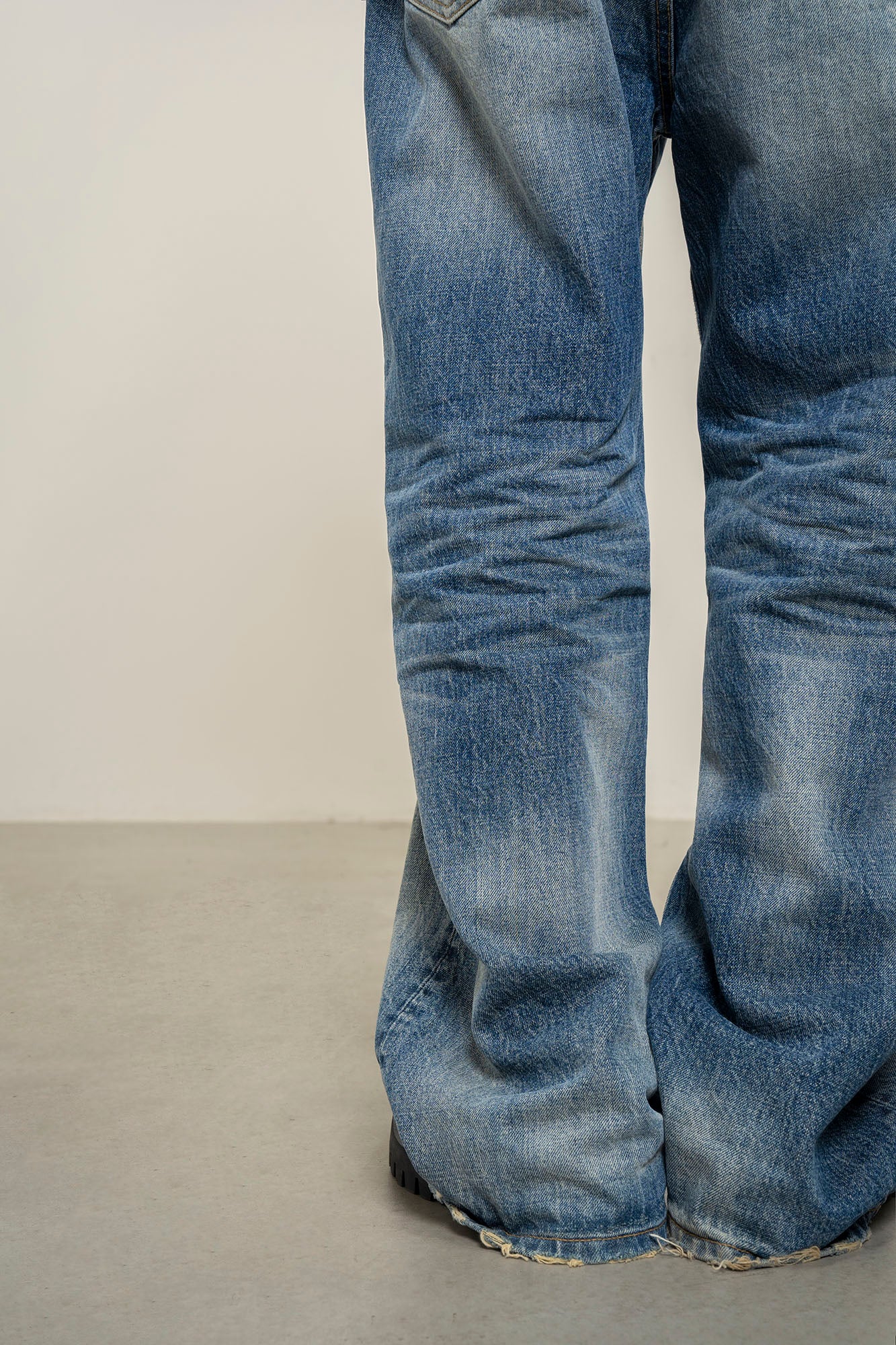 MAKEMORE Retro Washed Frayed Edge Jeans