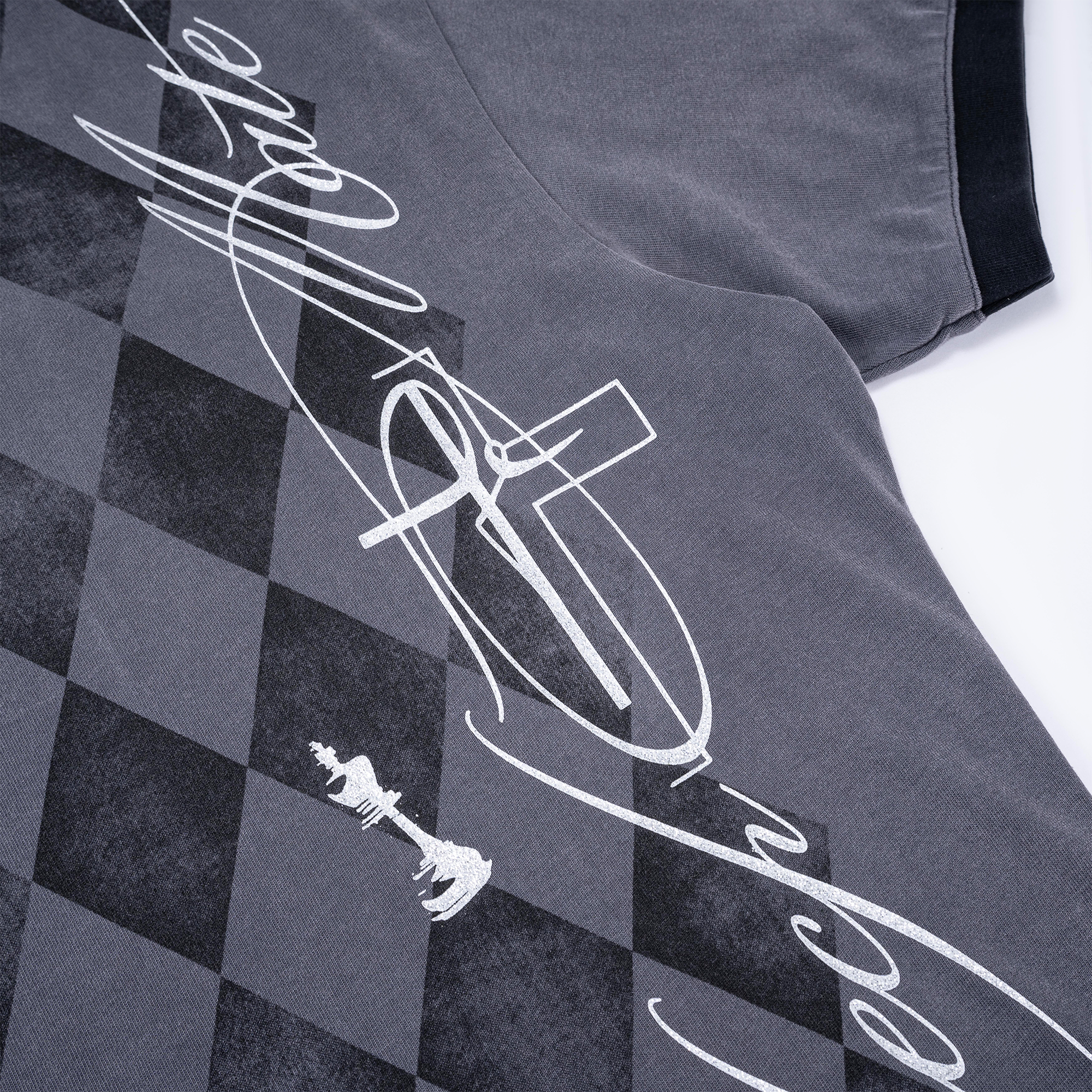ESAIAS Washed Argyle Graphic T-Shirt