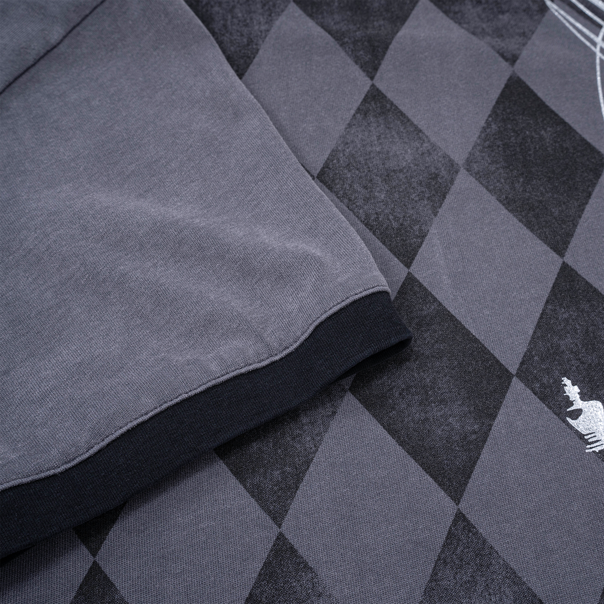 ESAIAS Washed Argyle Graphic T-Shirt