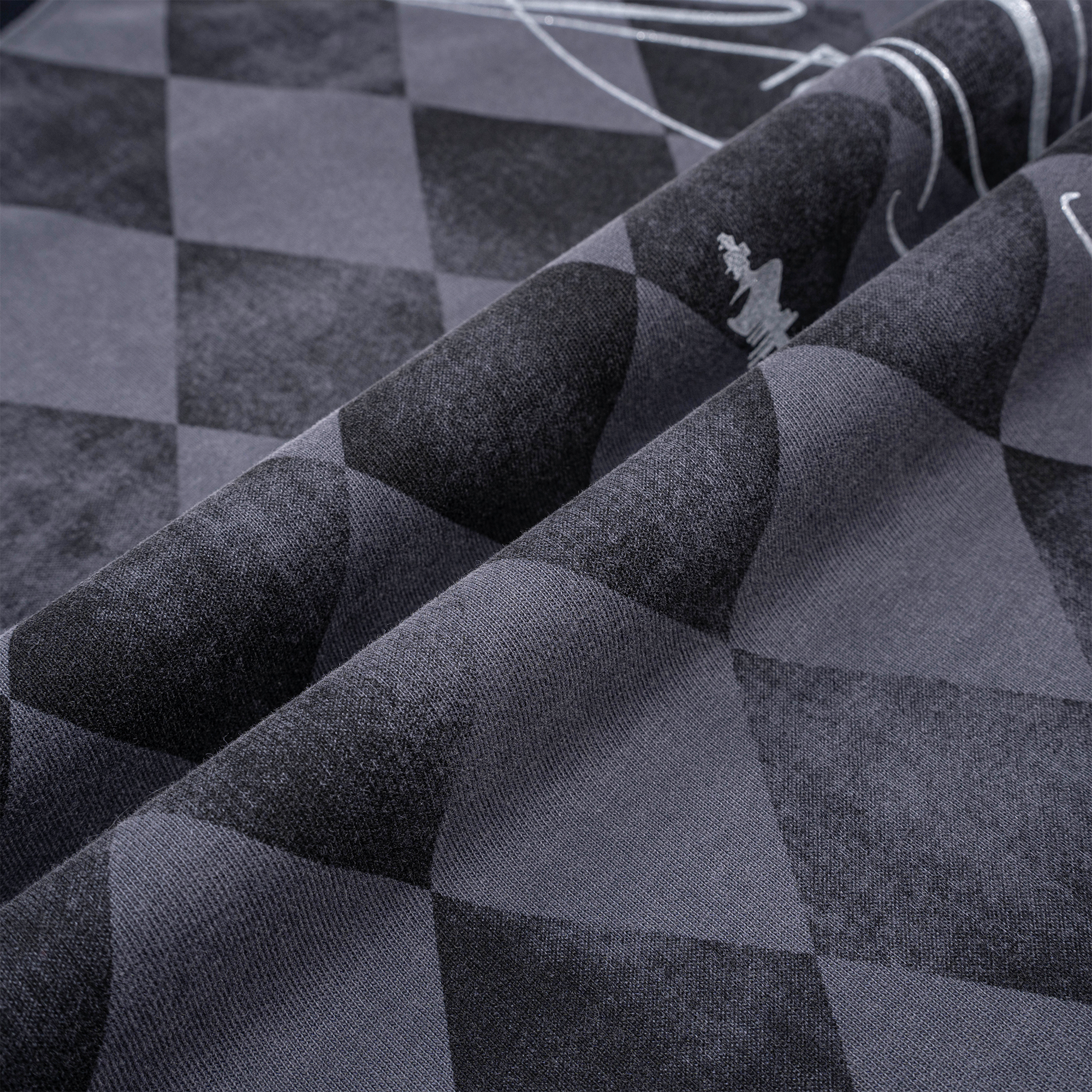 ESAIAS Washed Argyle Graphic T-Shirt