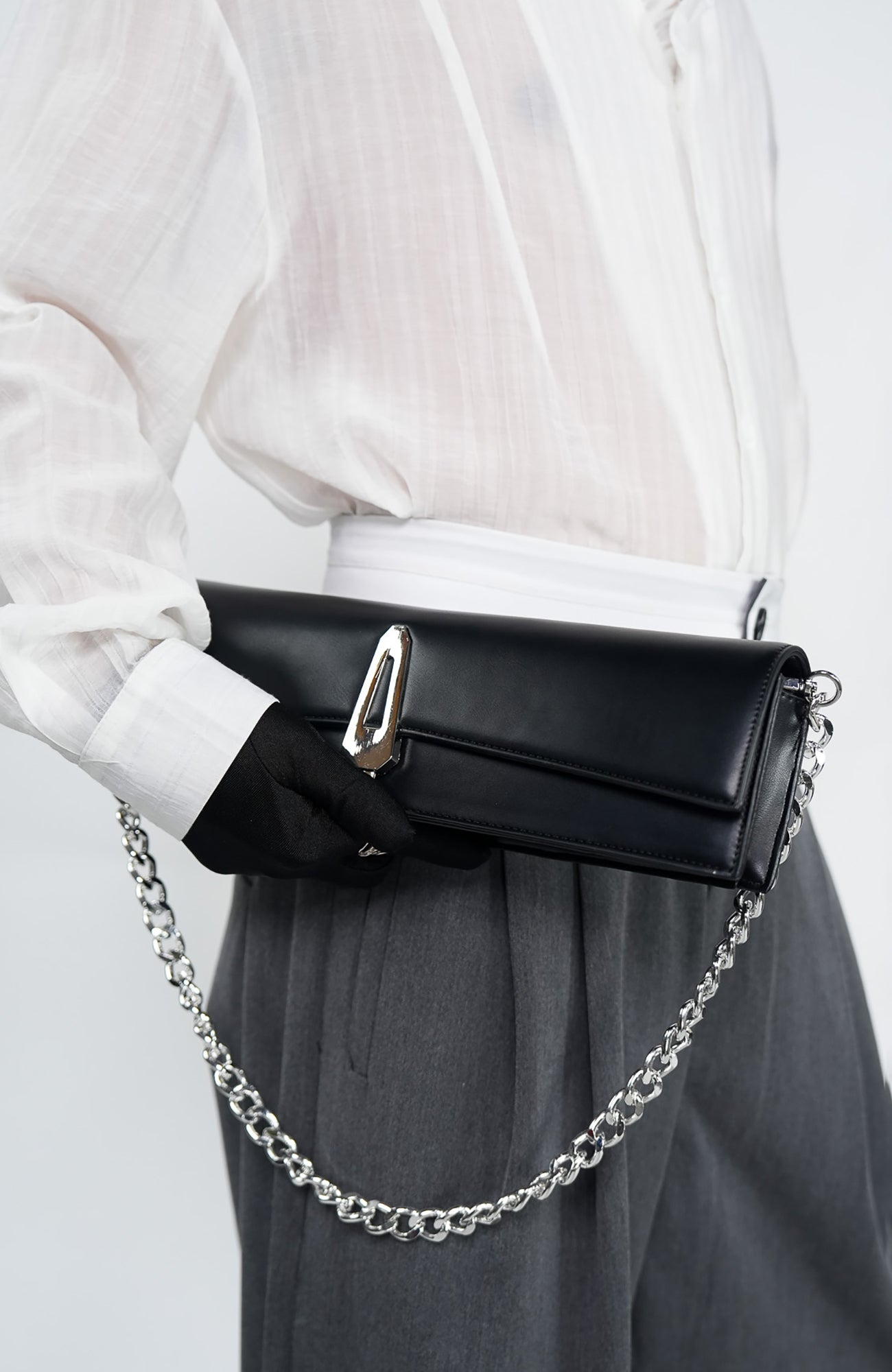 VE2 Chain Strap Baguette Shoulder Bag