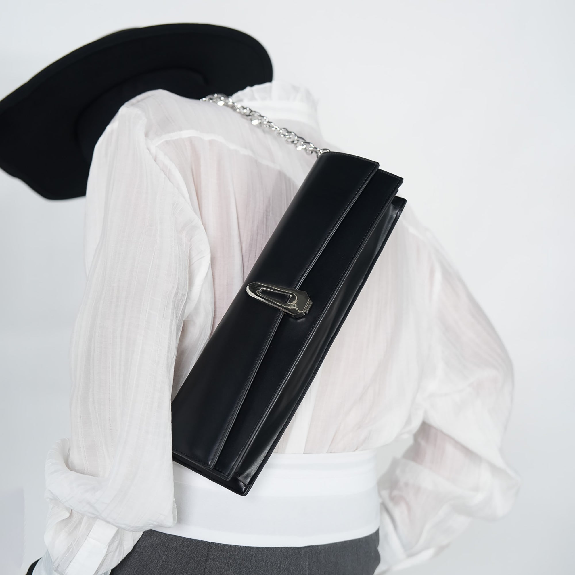 VE2 Chain Strap Baguette Shoulder Bag