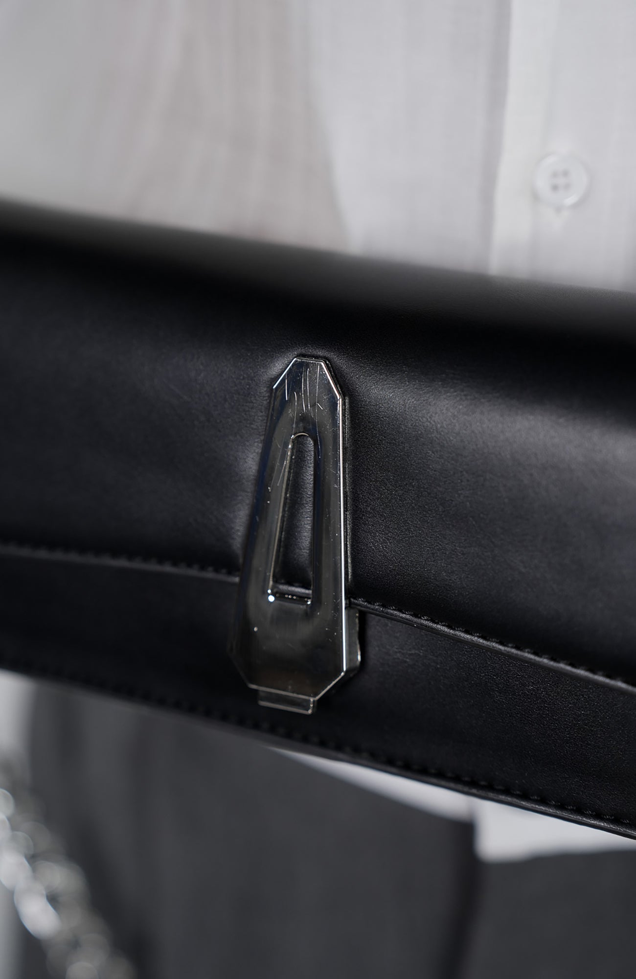 VE2 Chain Strap Baguette Shoulder Bag