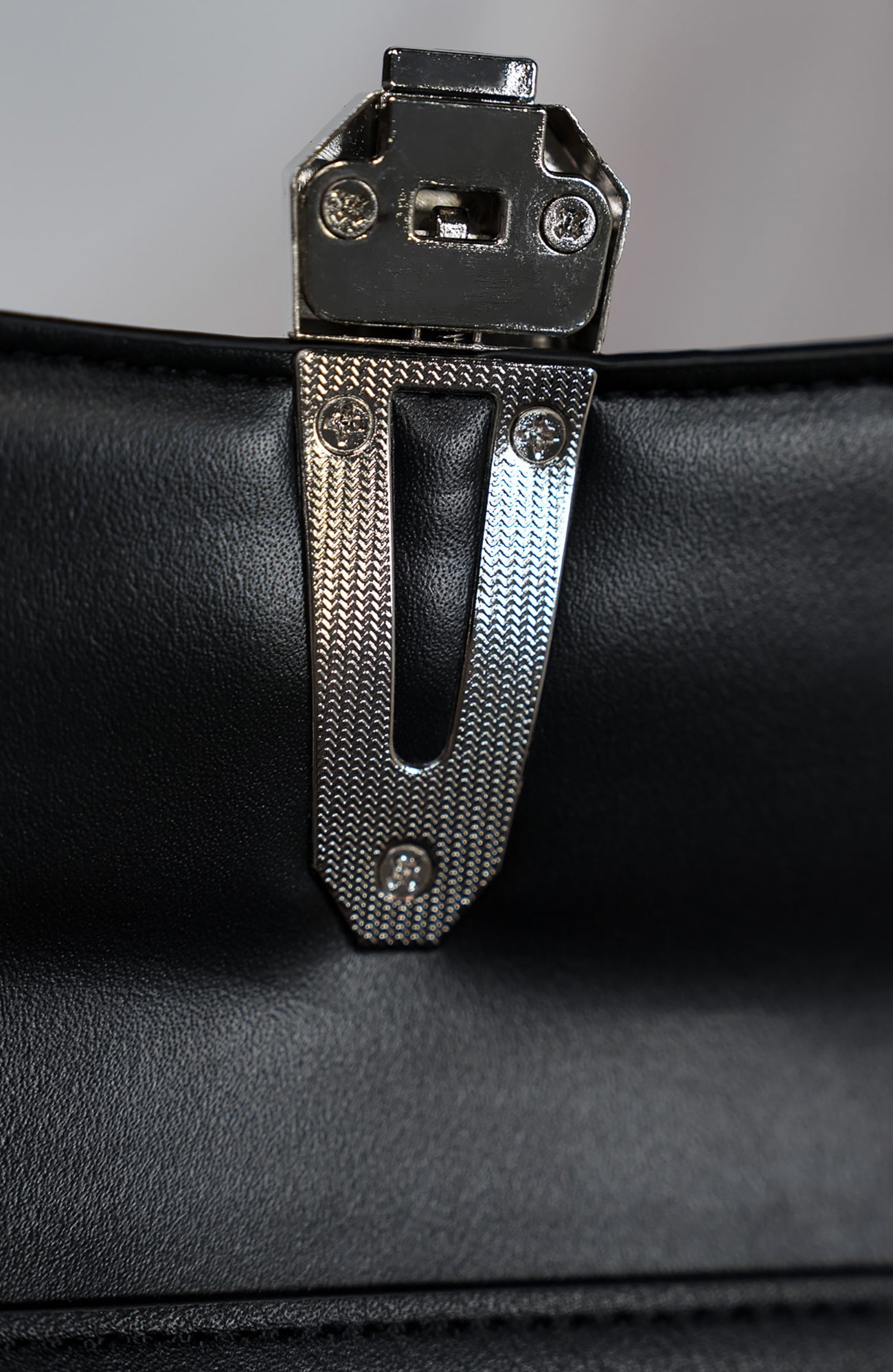 VE2 Chain Strap Baguette Shoulder Bag