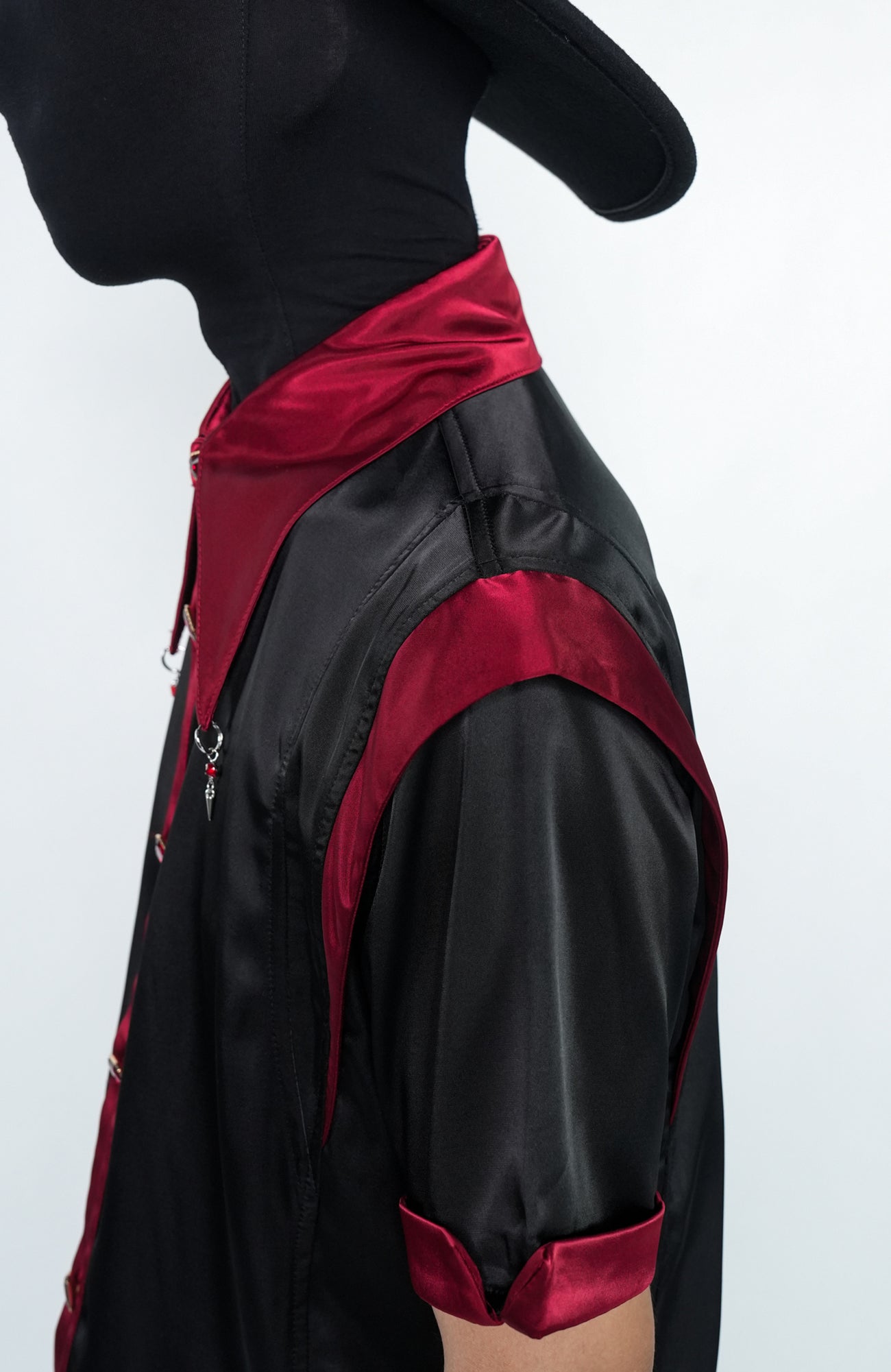 VE2 Contrast Satin Point Collar Half Shirt