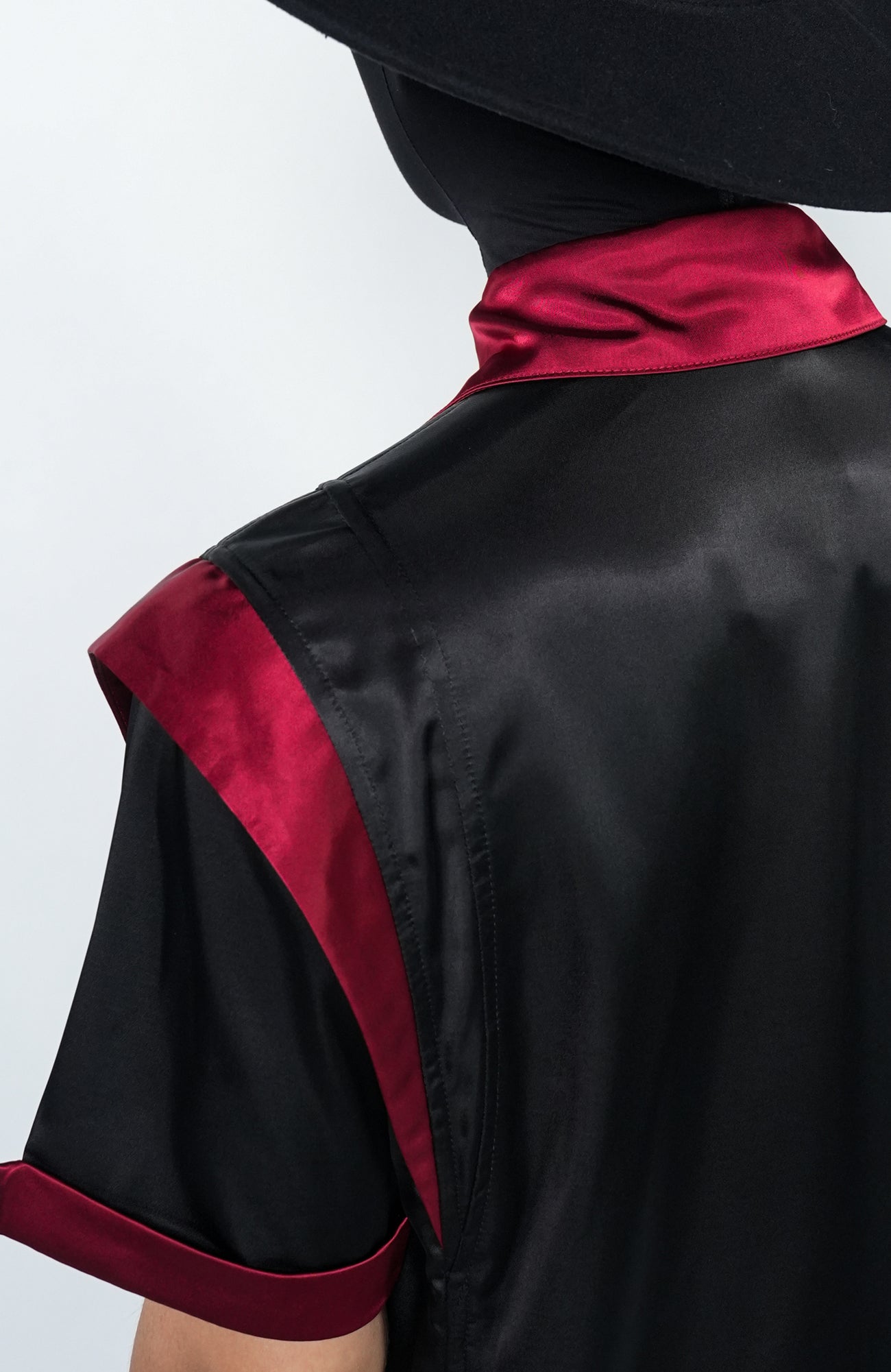 VE2 Contrast Satin Point Collar Half Shirt