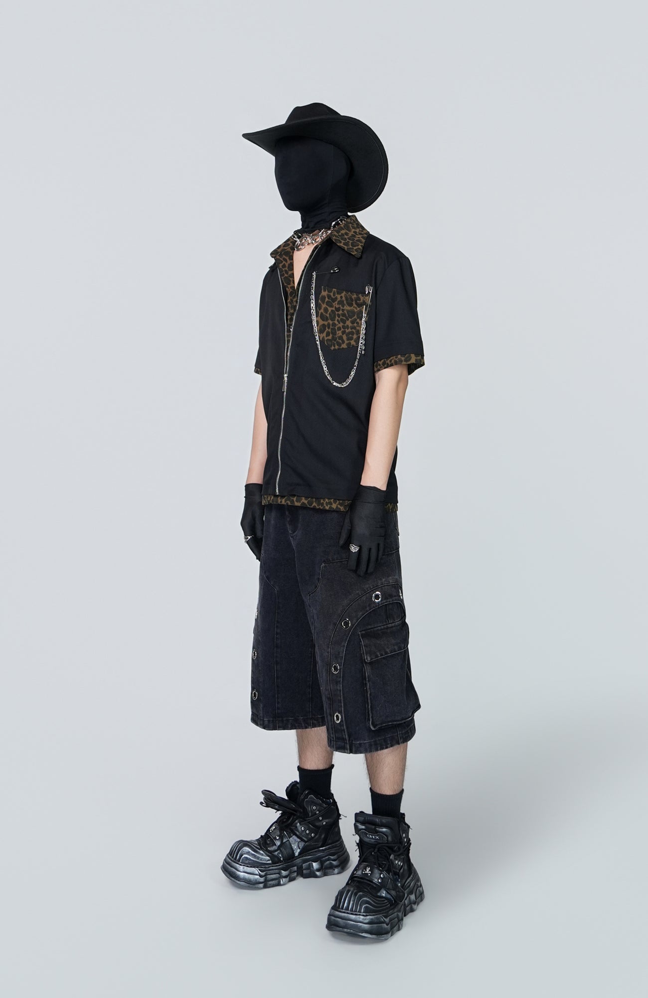 VE2 Washed Cargo Grommet Shorts