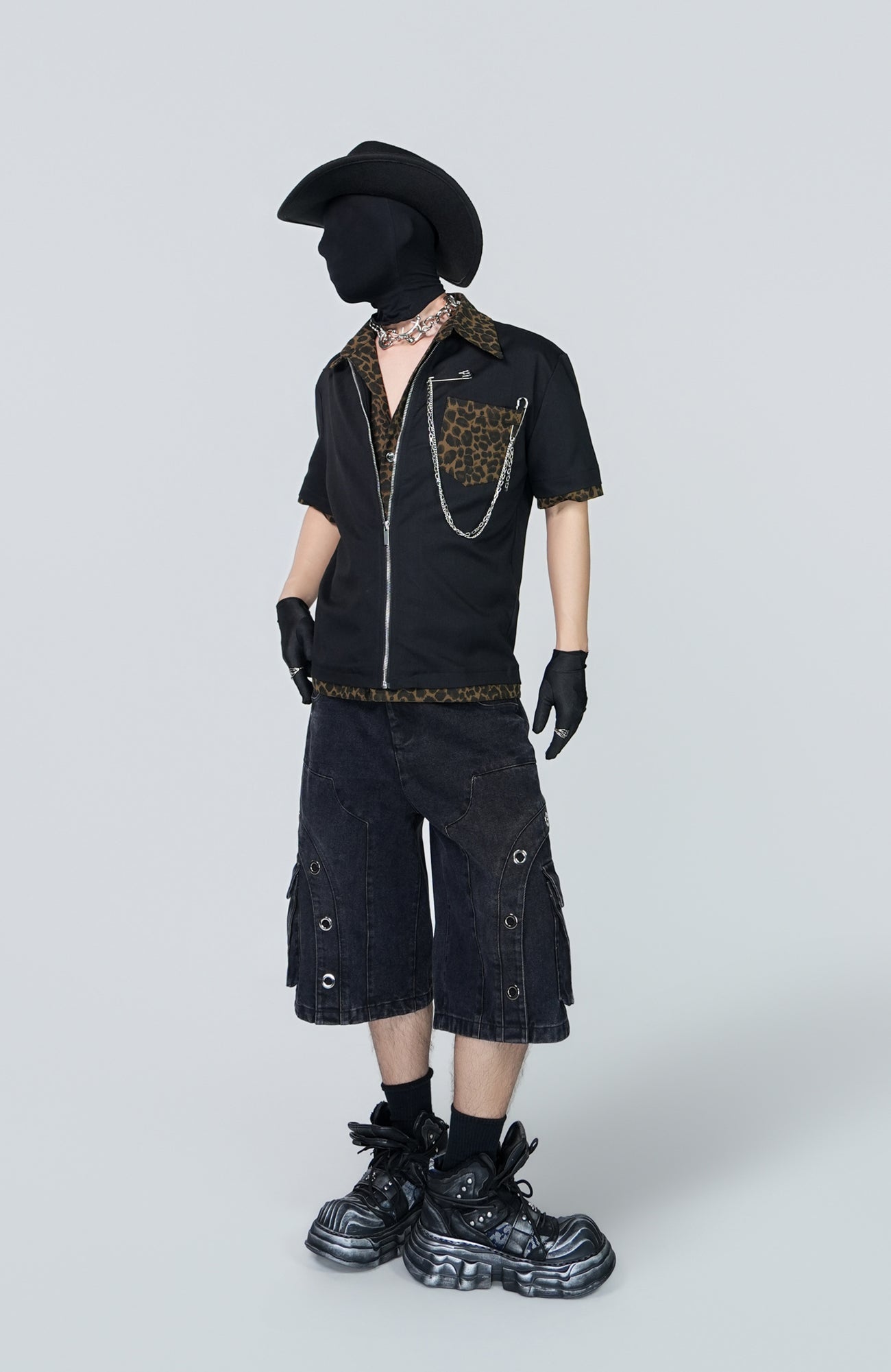 VE2 Washed Cargo Grommet Shorts