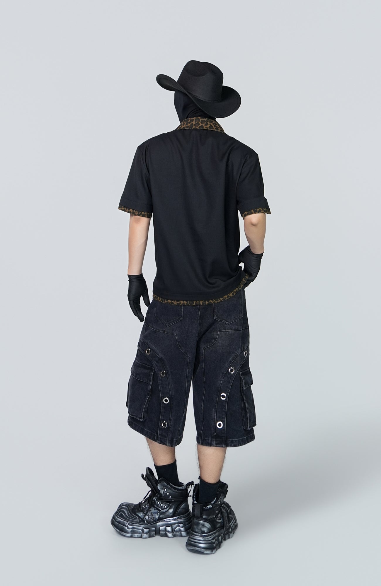 VE2 Washed Cargo Grommet Shorts